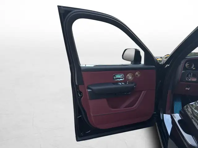 Rolls-Royce Cullinan view 9