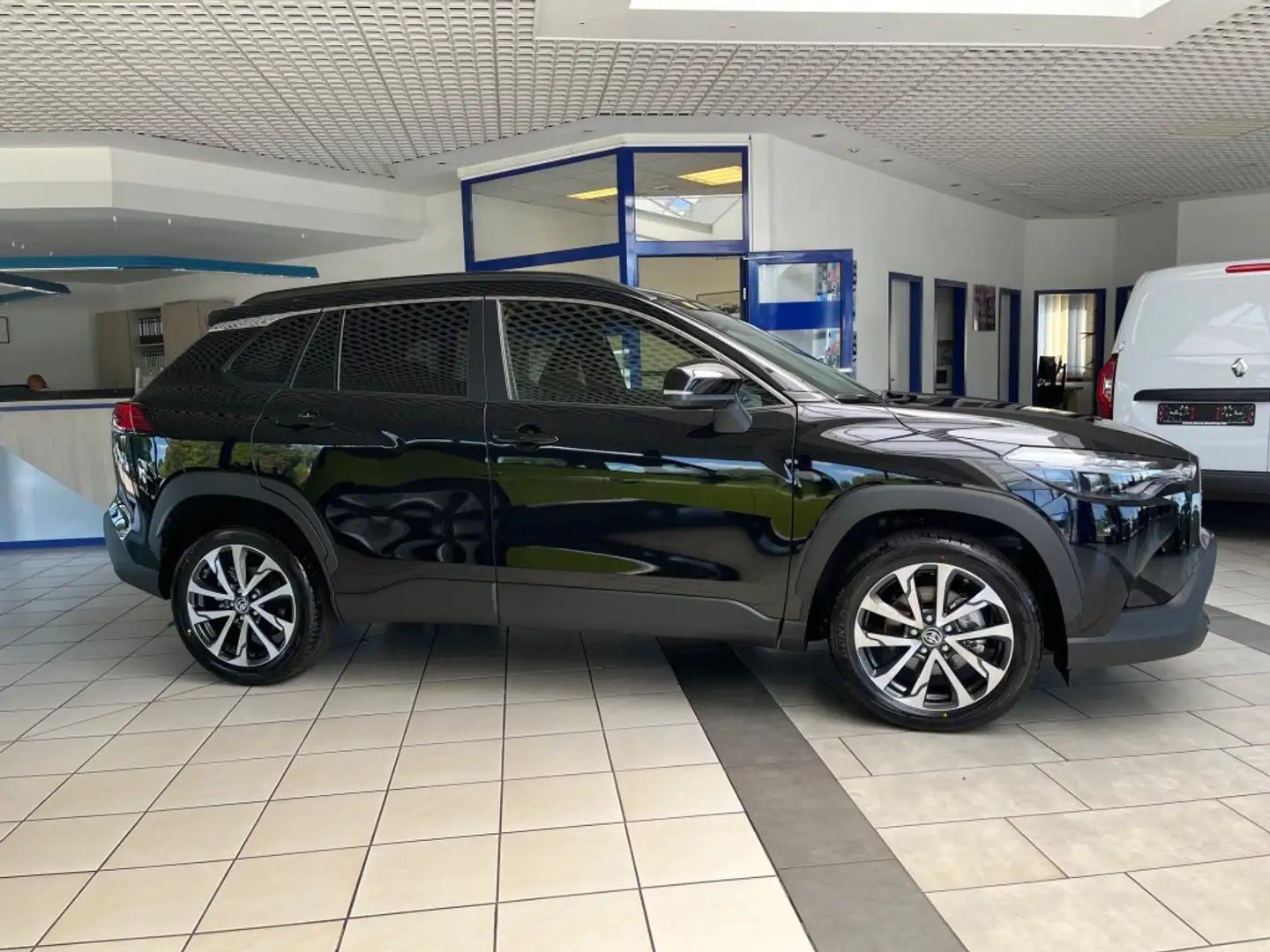 Toyota Corolla Cross 1.8 Hybrid Dynamic Schwarz - 2