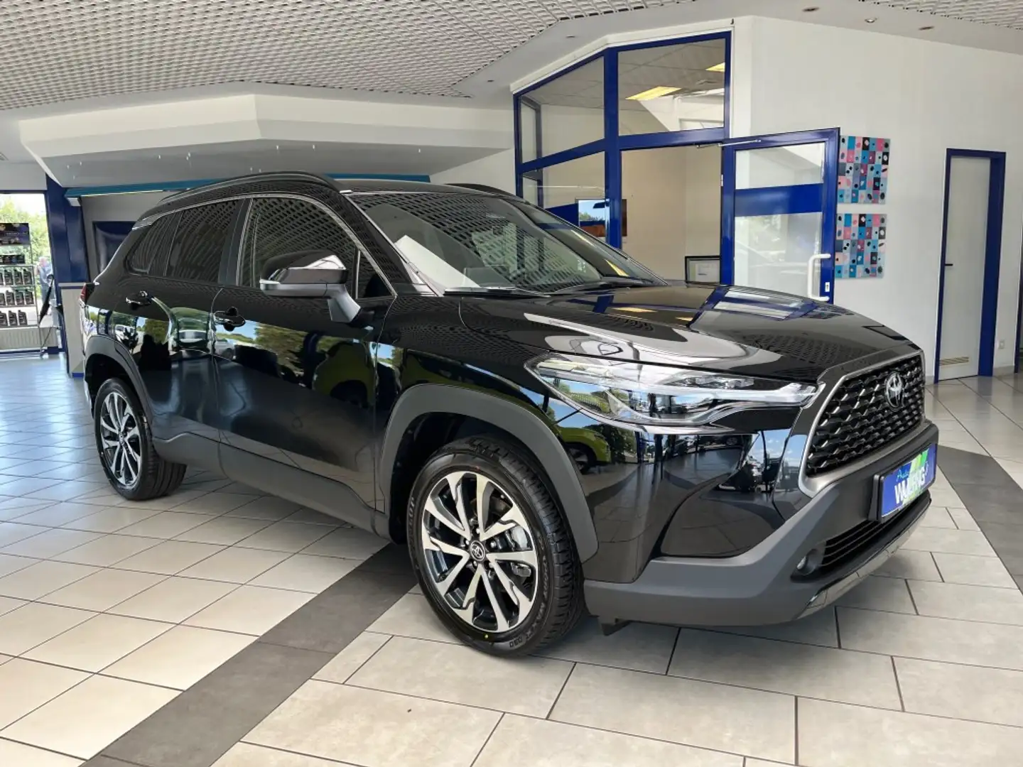 Toyota Corolla Cross 1.8 Hybrid Dynamic Schwarz - 1
