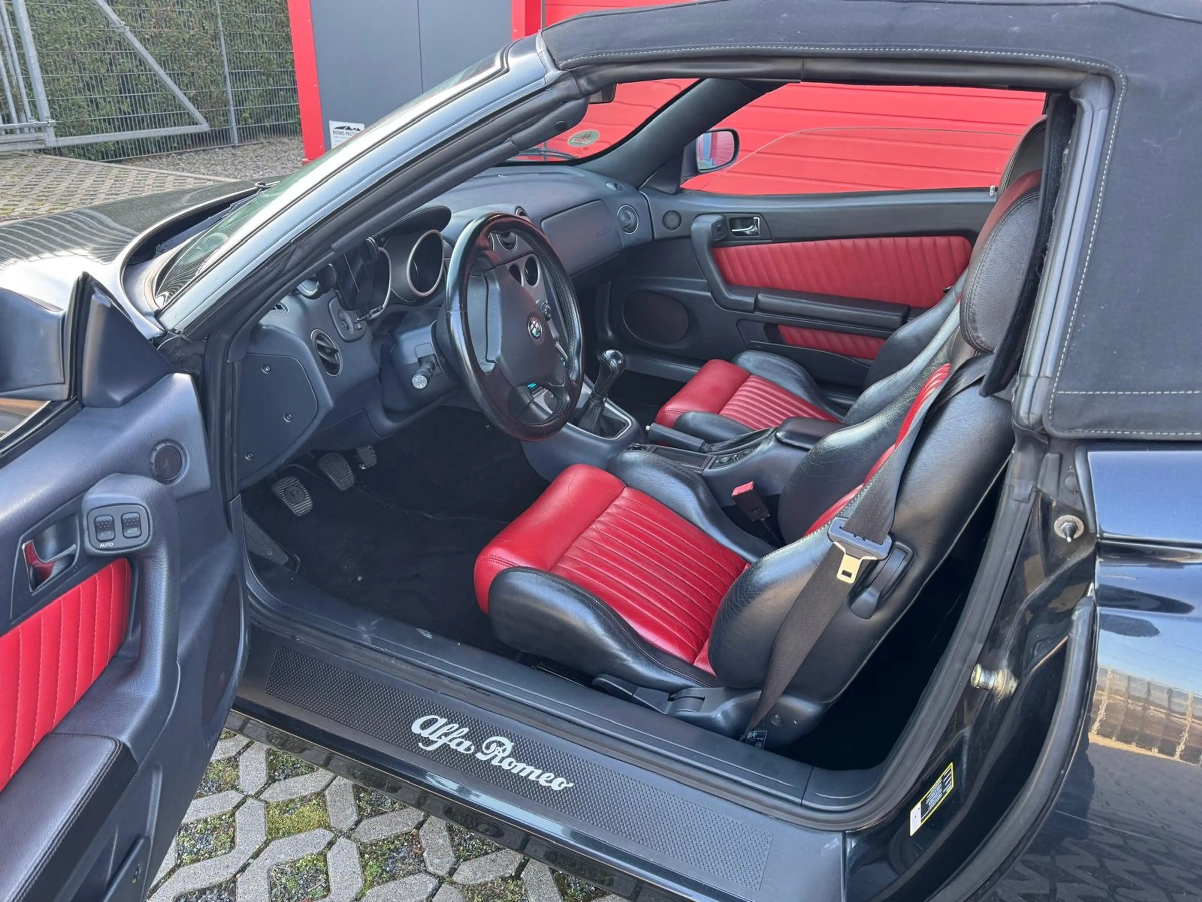 Alfa Romeo Spider 916 - 2,0-16V T.Spark - 17" Alufelgen - el. Dach — photo 10