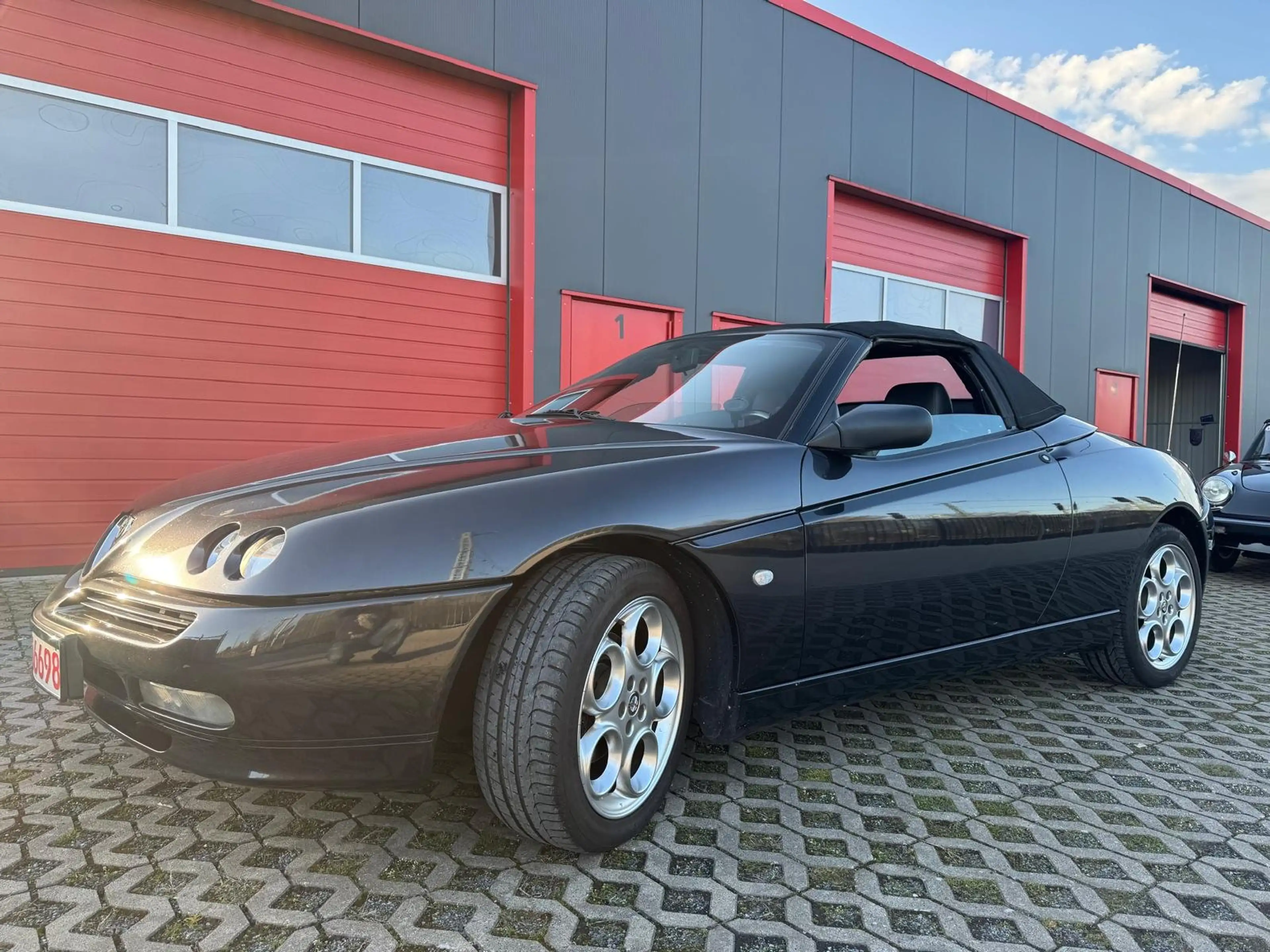 Alfa Romeo Spider 916 - 2,0-16V T.Spark - 17" Alufelgen - el. Dach — photo 5