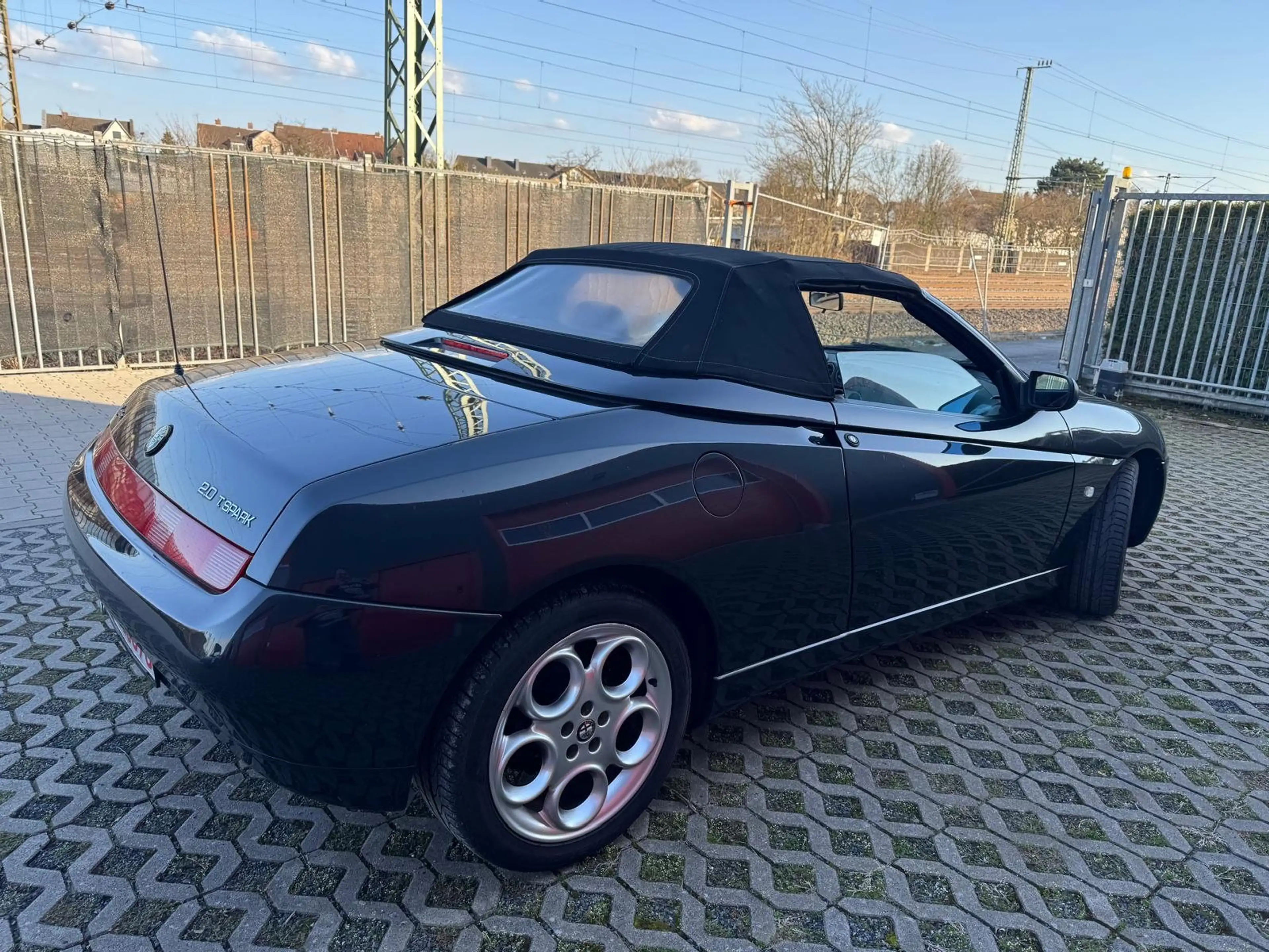 Alfa Romeo Spider 916 - 2,0-16V T.Spark - 17" Alufelgen - el. Dach — photo 7