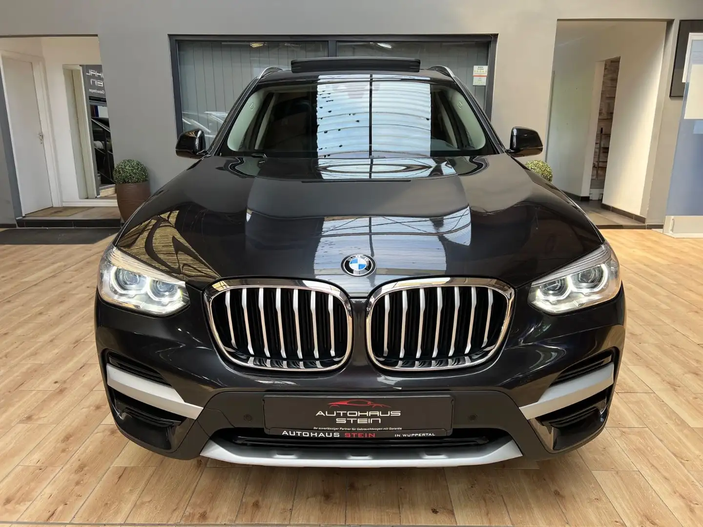 BMW X3 xDrive 18 d Luxury Line/Navi/Pano/Leder/Virtu Gris - 2
