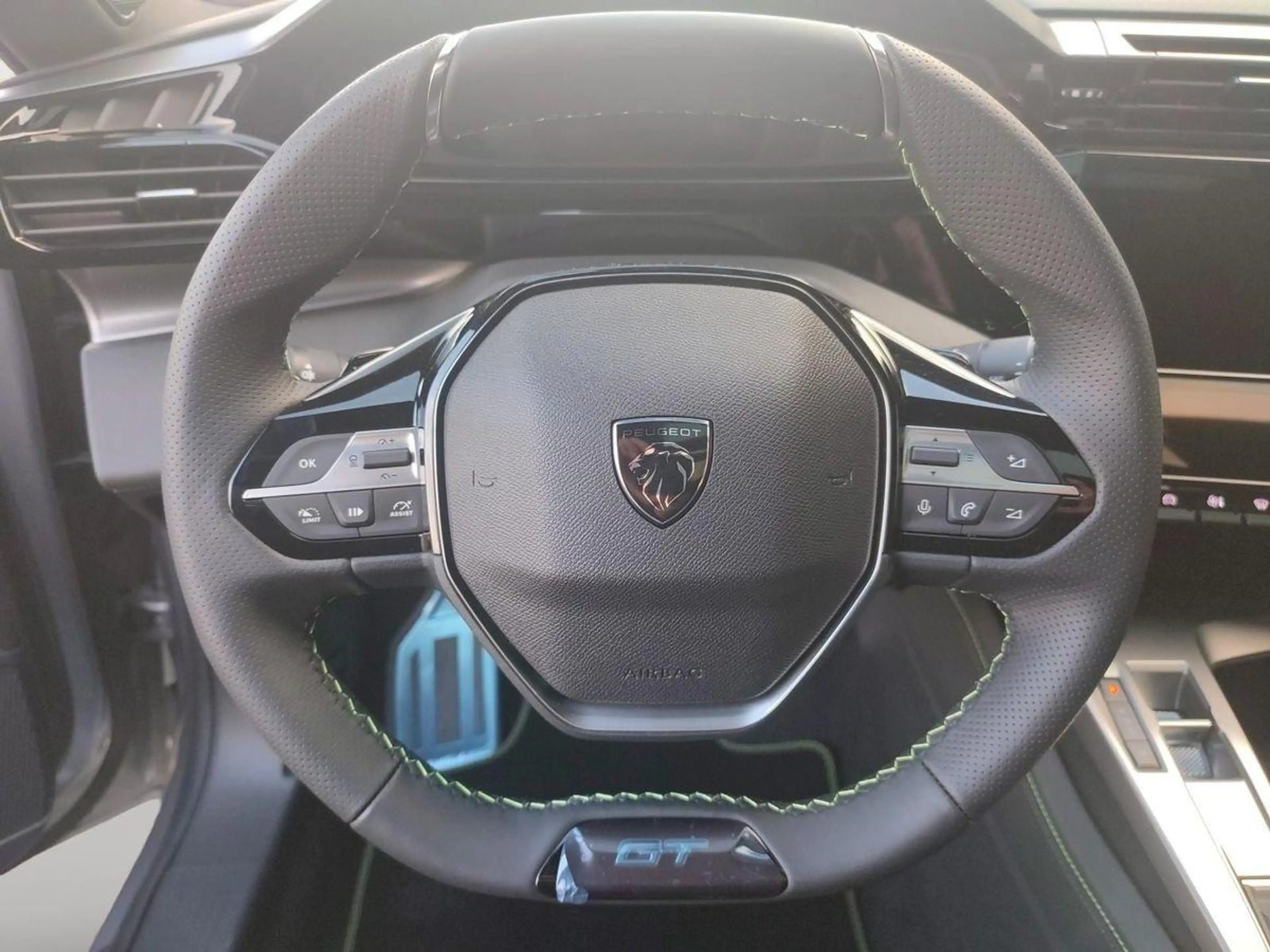 Peugeot 308 SW Hybrid 145 GT Exclusive — photo 8