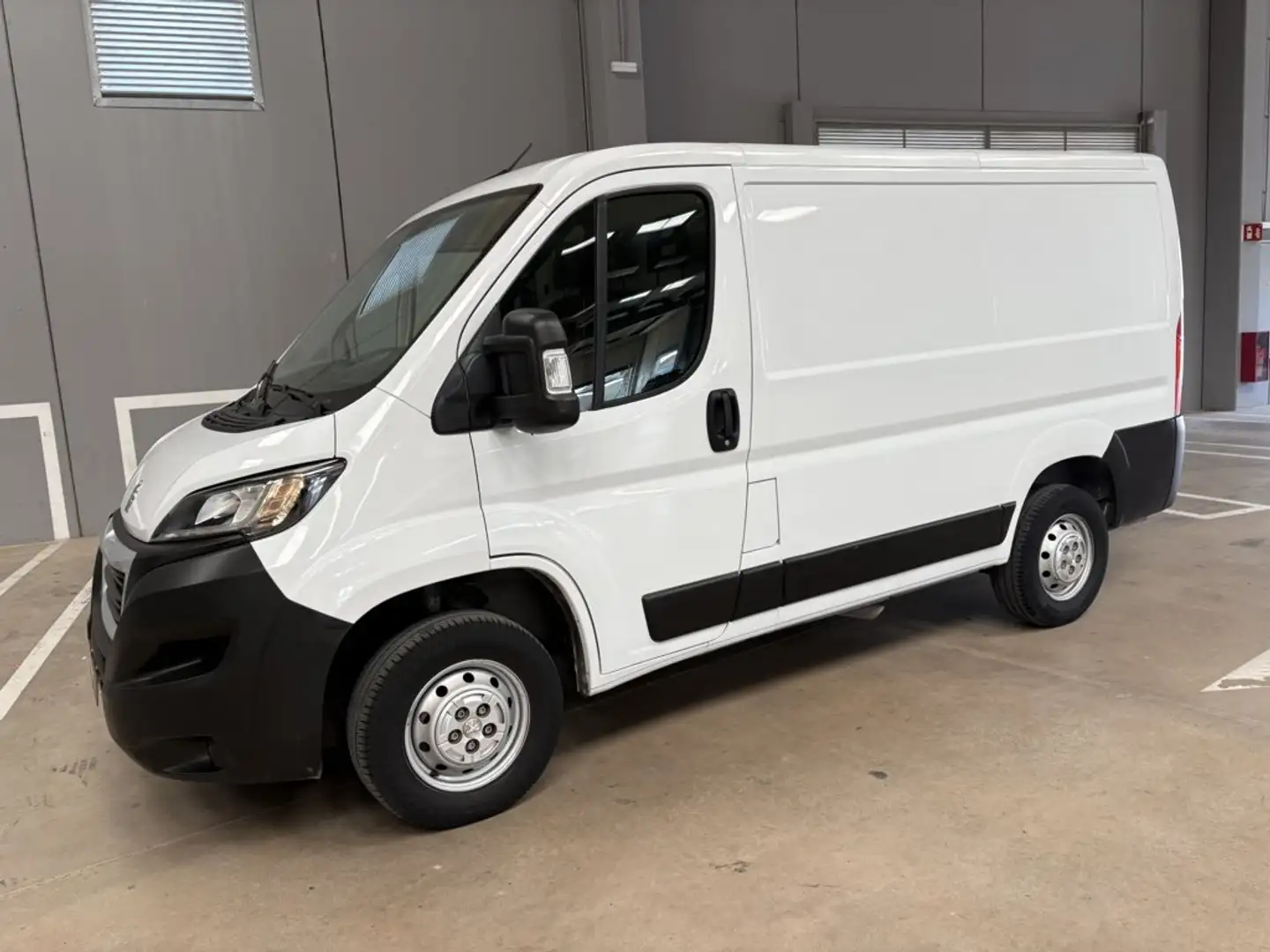 Peugeot Boxer Furgón 2.2BlueHDI 330 L1H1 S&S 120 Blanco - 2