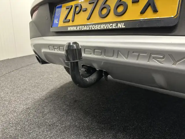 Volvo V40 Cross Country view 17