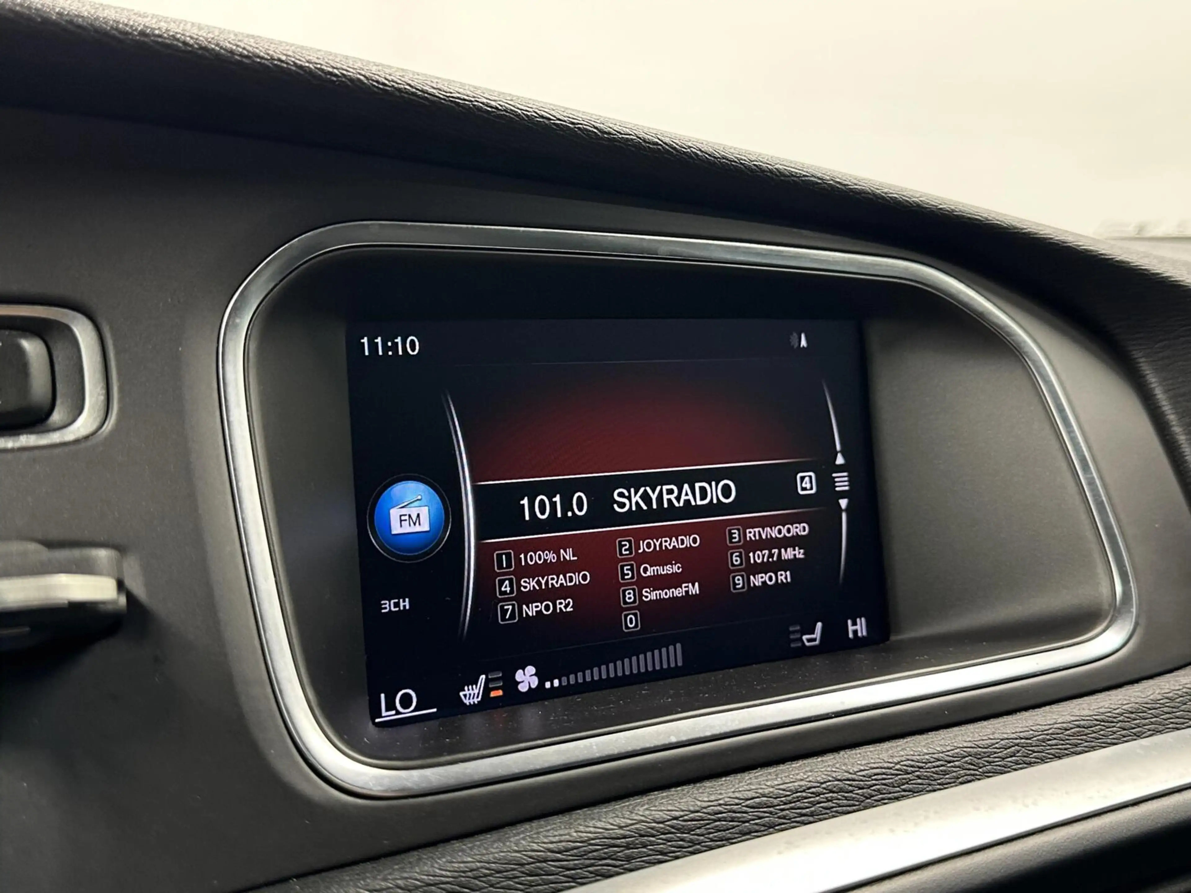 Volvo V40 Cross Country 1.5 T3 Polar+ Luxury LEER PANO NAVI TREKHAAK ECC C — photo 32