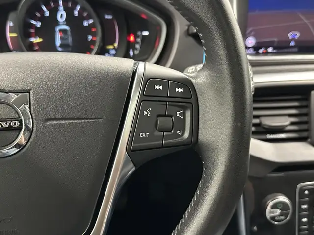 Volvo V40 Cross Country view 26