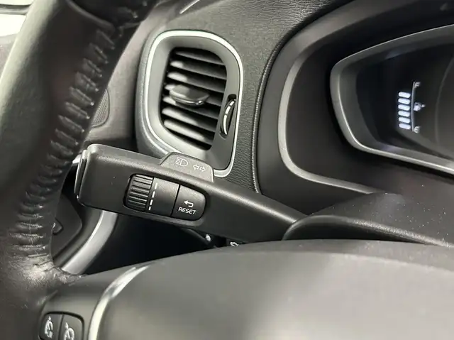 Volvo V40 Cross Country view 27
