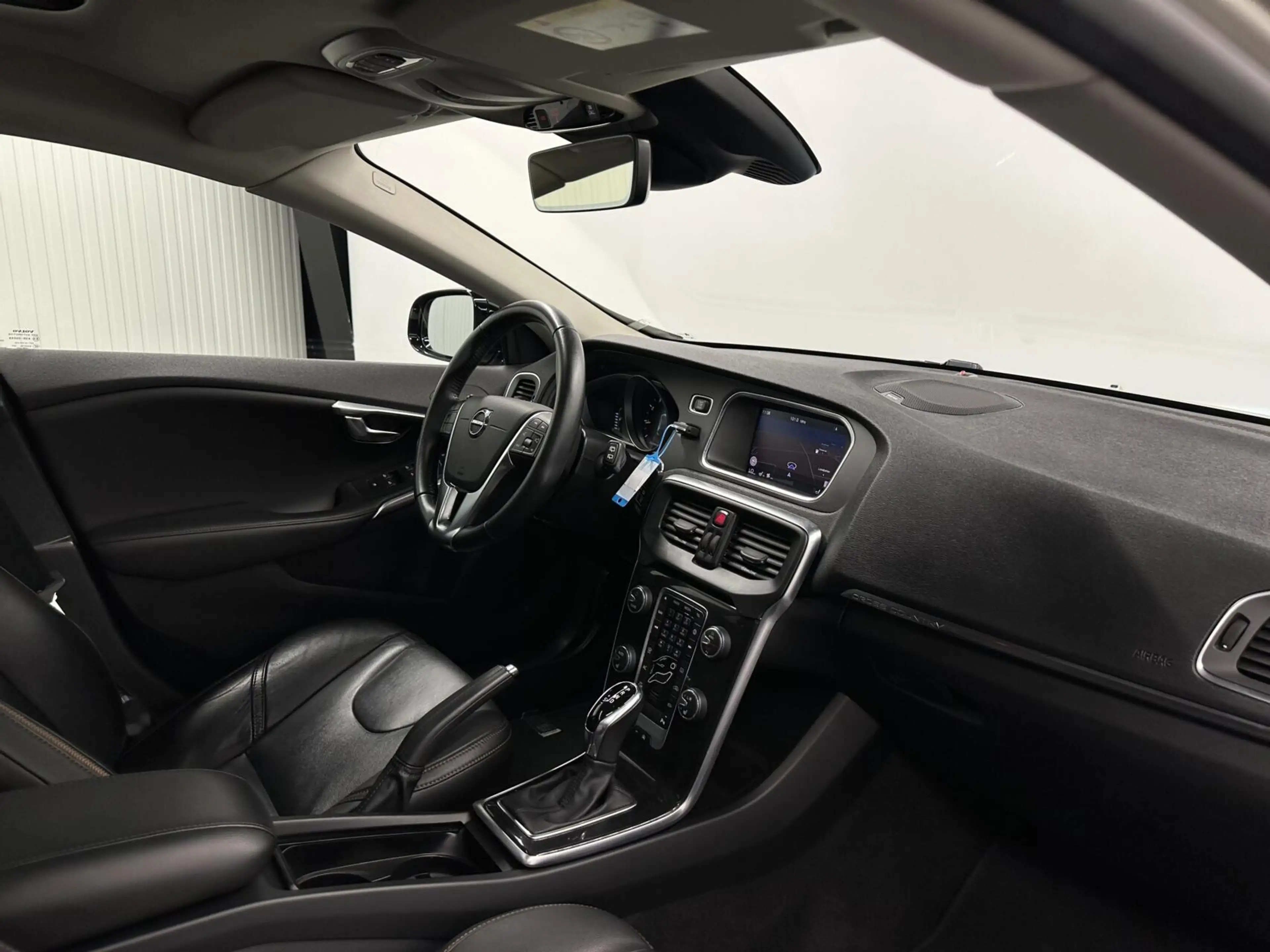 Volvo V40 Cross Country 1.5 T3 Polar+ Luxury LEER PANO NAVI TREKHAAK ECC C — photo 12