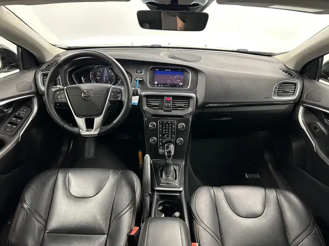 Volvo V40 Cross Country view 2
