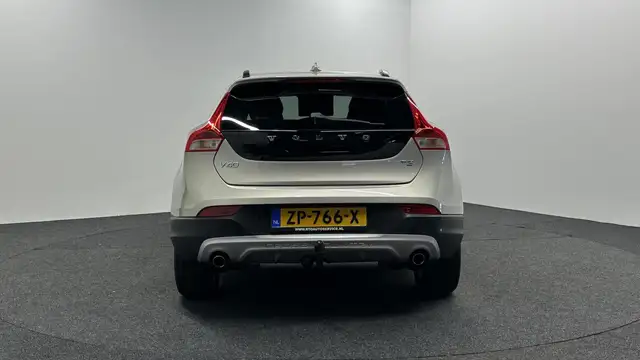 Volvo V40 Cross Country view 7