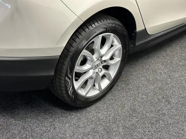 Volvo V40 Cross Country view 10