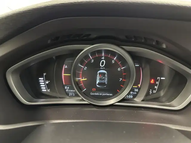 Volvo V40 Cross Country view 24