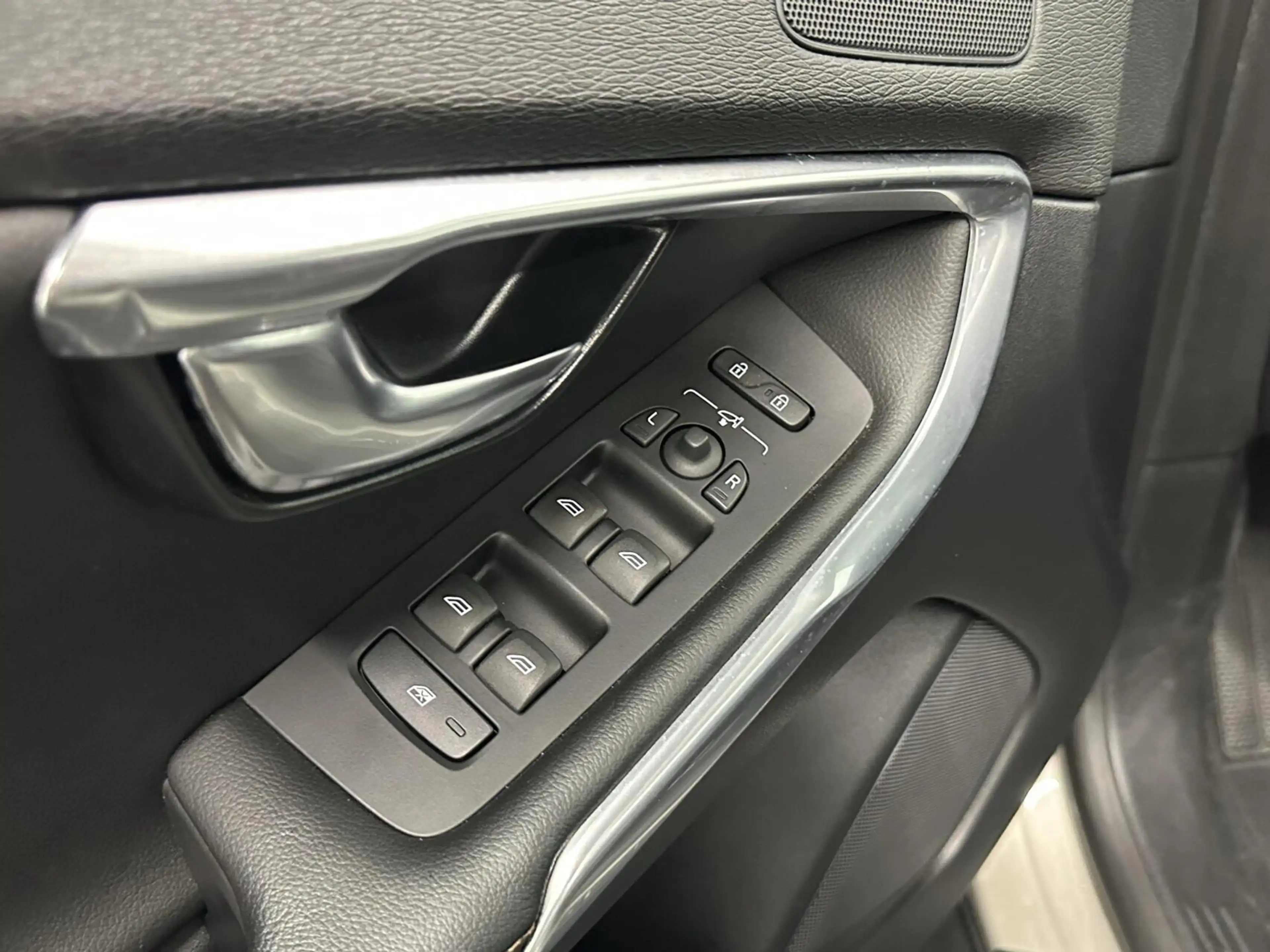 Volvo V40 Cross Country 1.5 T3 Polar+ Luxury LEER PANO NAVI TREKHAAK ECC C — photo 21