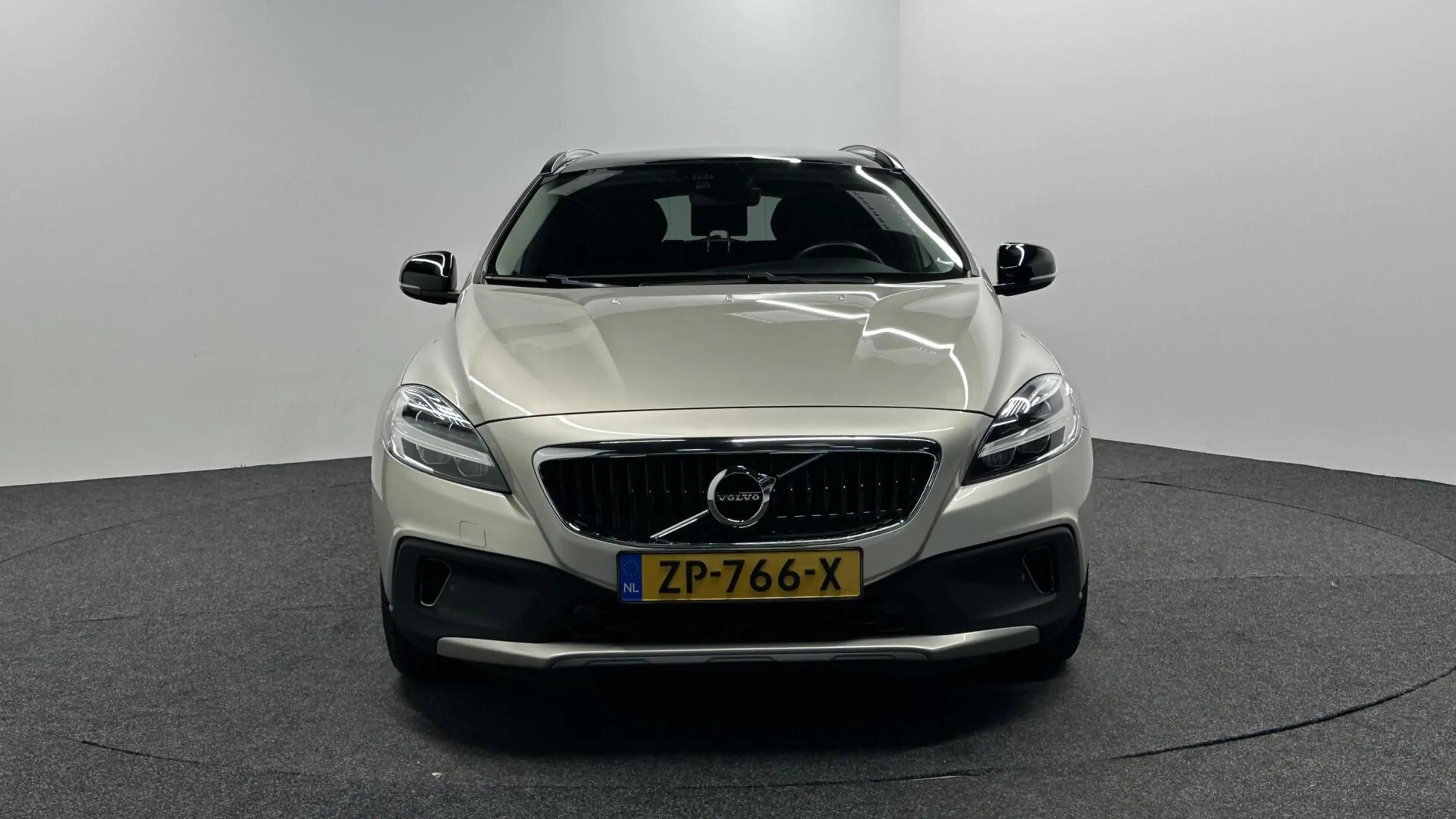 Volvo V40 Cross Country 1.5 T3 Polar+ Luxury LEER PANO NAVI TREKHAAK ECC C — photo 6