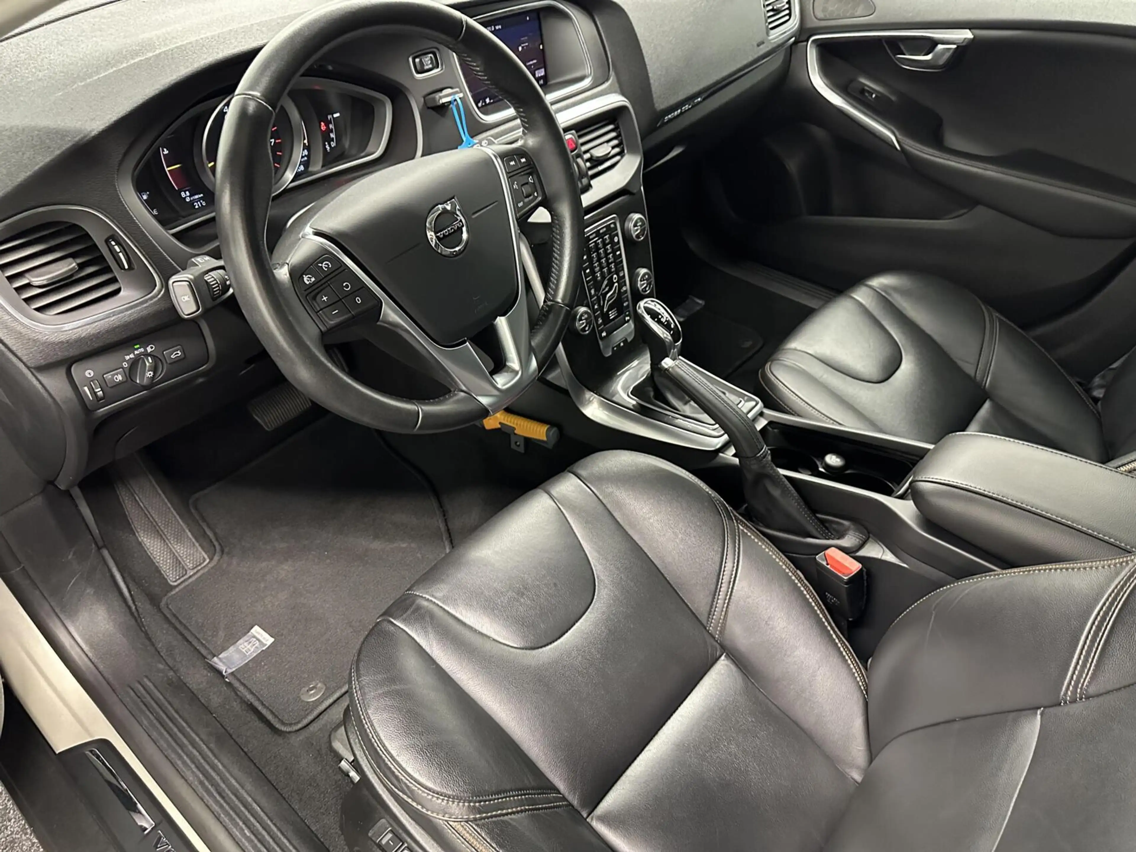 Volvo V40 Cross Country 1.5 T3 Polar+ Luxury LEER PANO NAVI TREKHAAK ECC C — photo 19