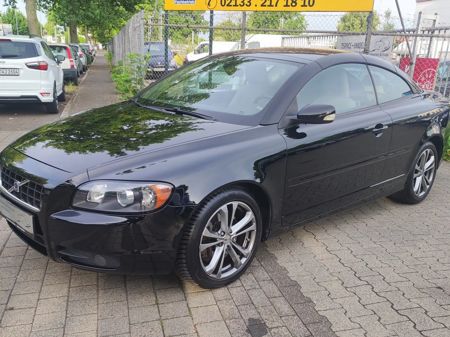 Volvo C70 2.4 Kinetic (103kW) Schwarz - 1