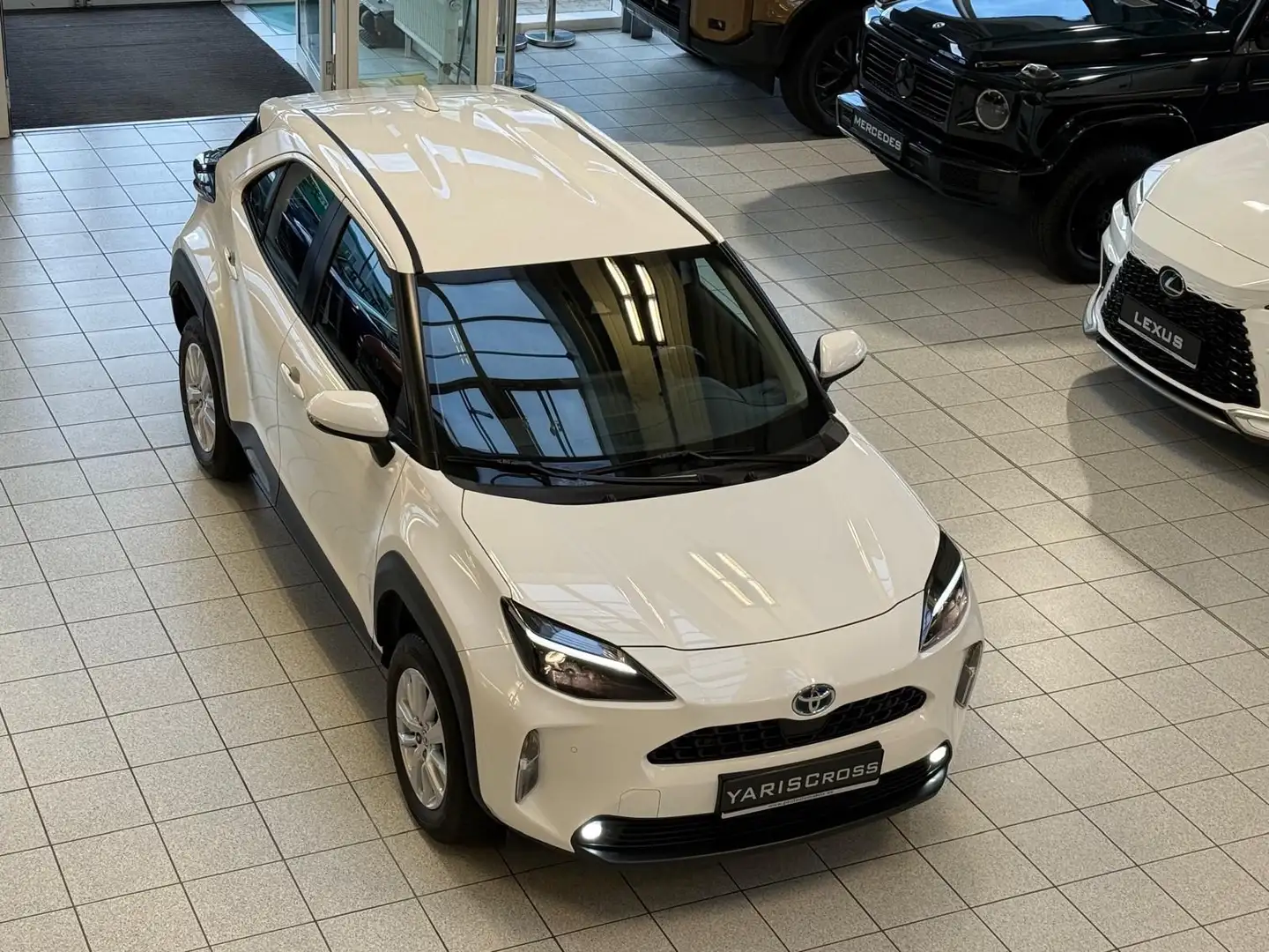 Toyota Yaris Cross YARIS CROSS 4X4-KAMERA-NAVIG.-SMART KEY-16.790- Blanc - 1