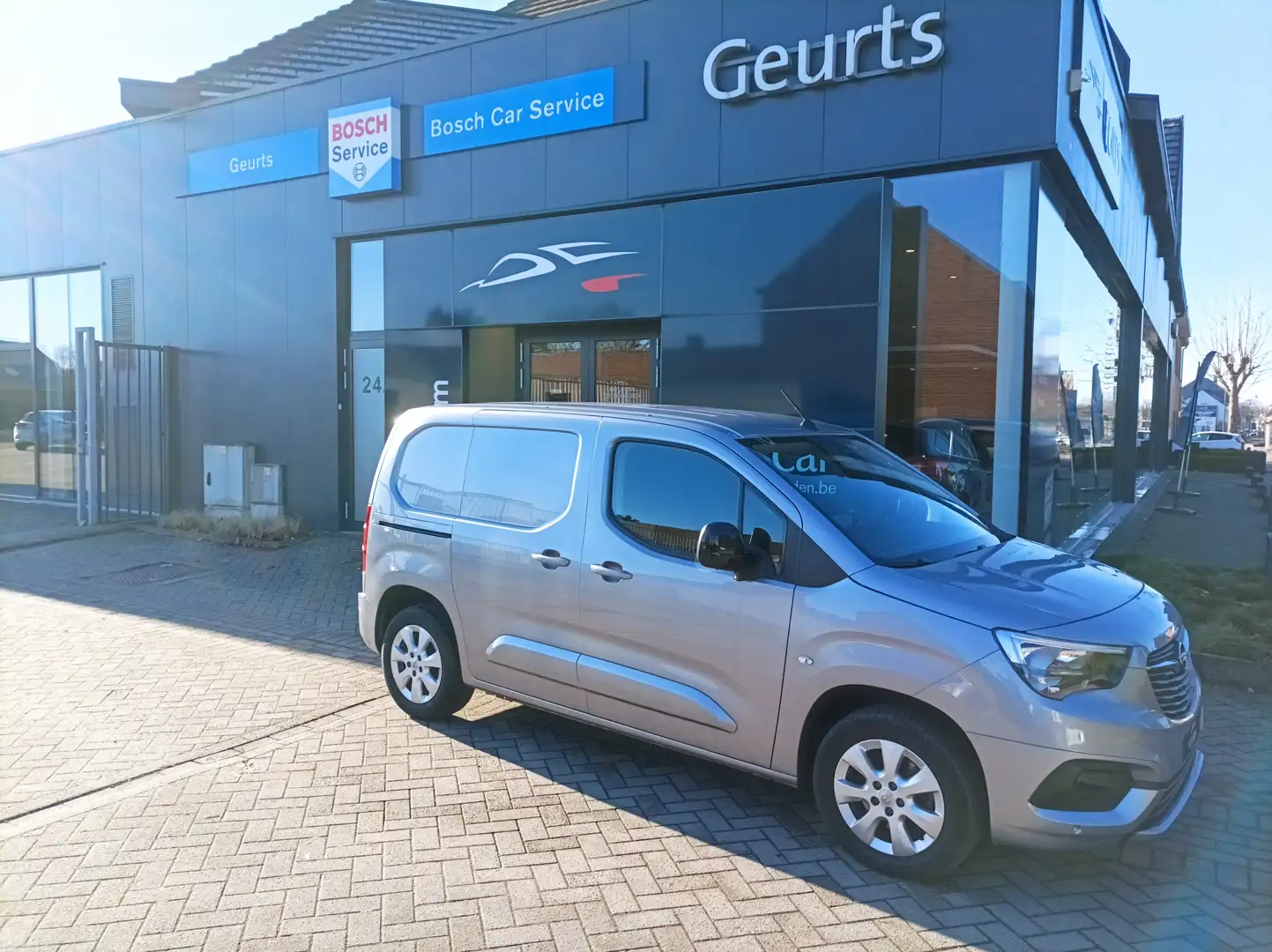 Opel Combo 1.5D automaat 131 pk 3 Plaatser L1H1 Cargo Grijs - 1