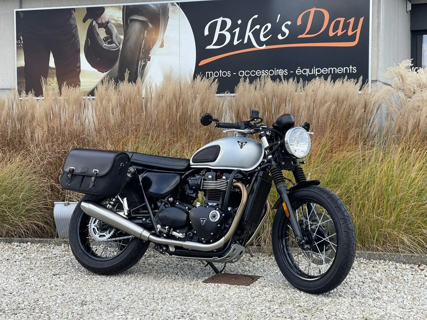 Triumph Street Twin Grijs - 1