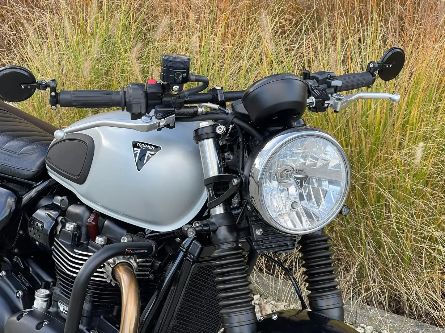 Triumph Street Twin Grijs - 2