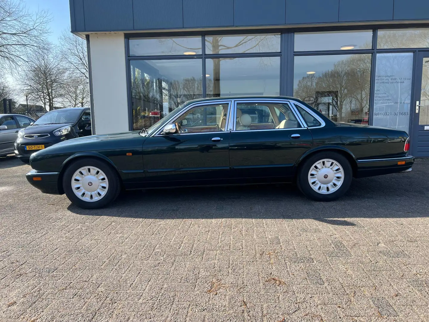 Daimler Double Six 6.0 V12 Grün - 2