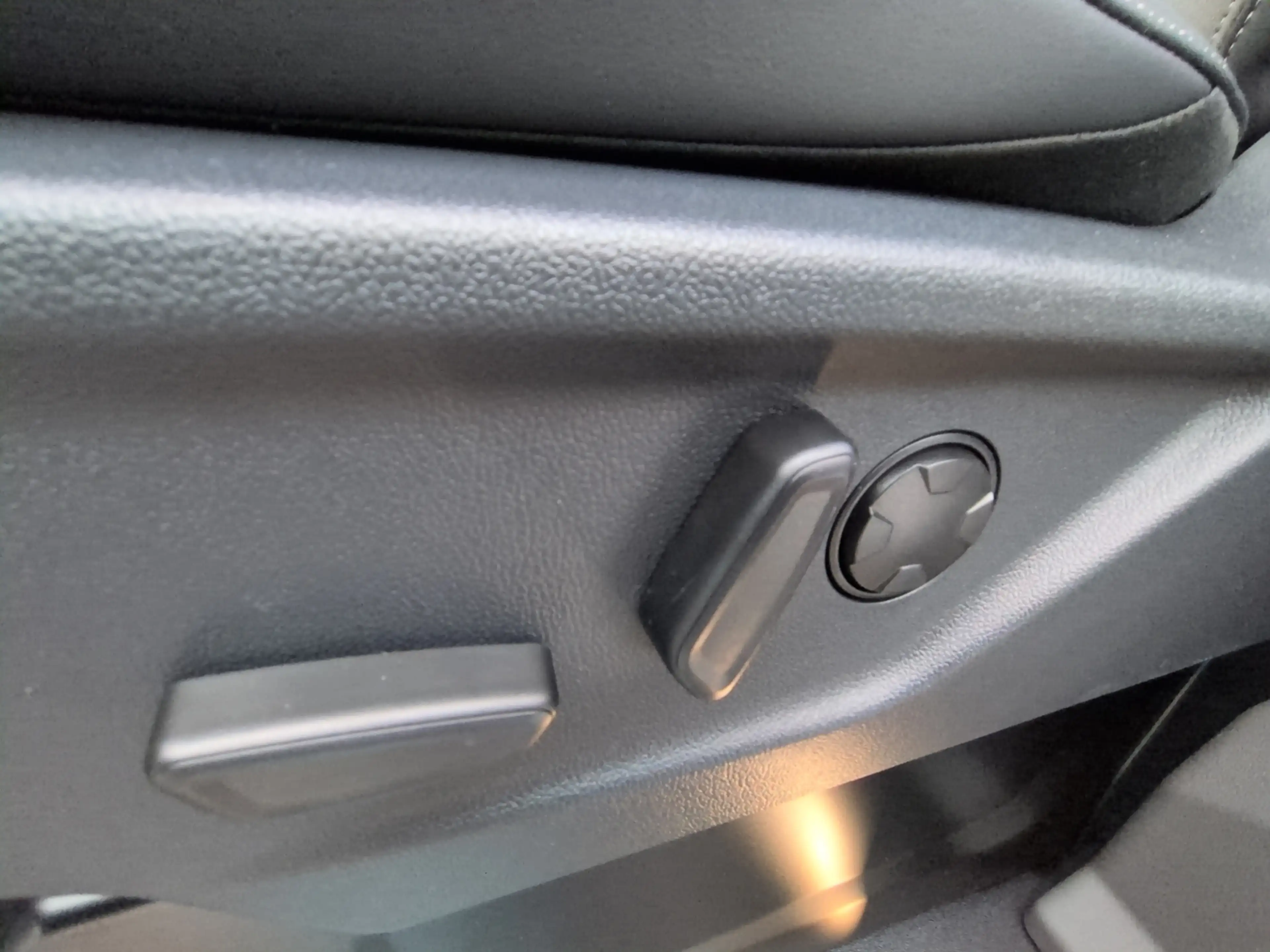 Volkswagen T7 Caravelle Style 2.0 TDI 4MOTION LED NAVI ALU — photo 12