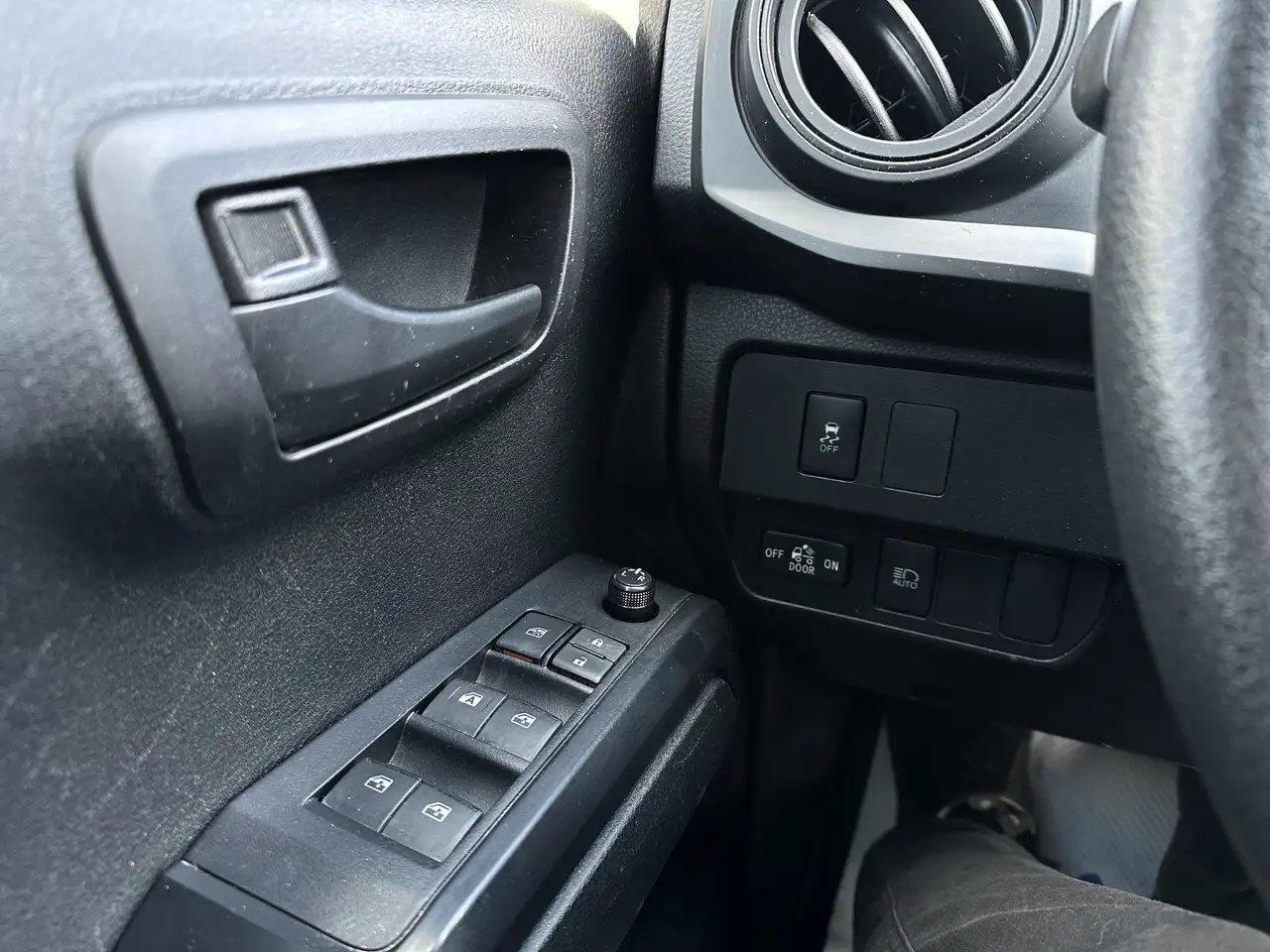 Toyota Tacoma снимка Toyota Tacoma
