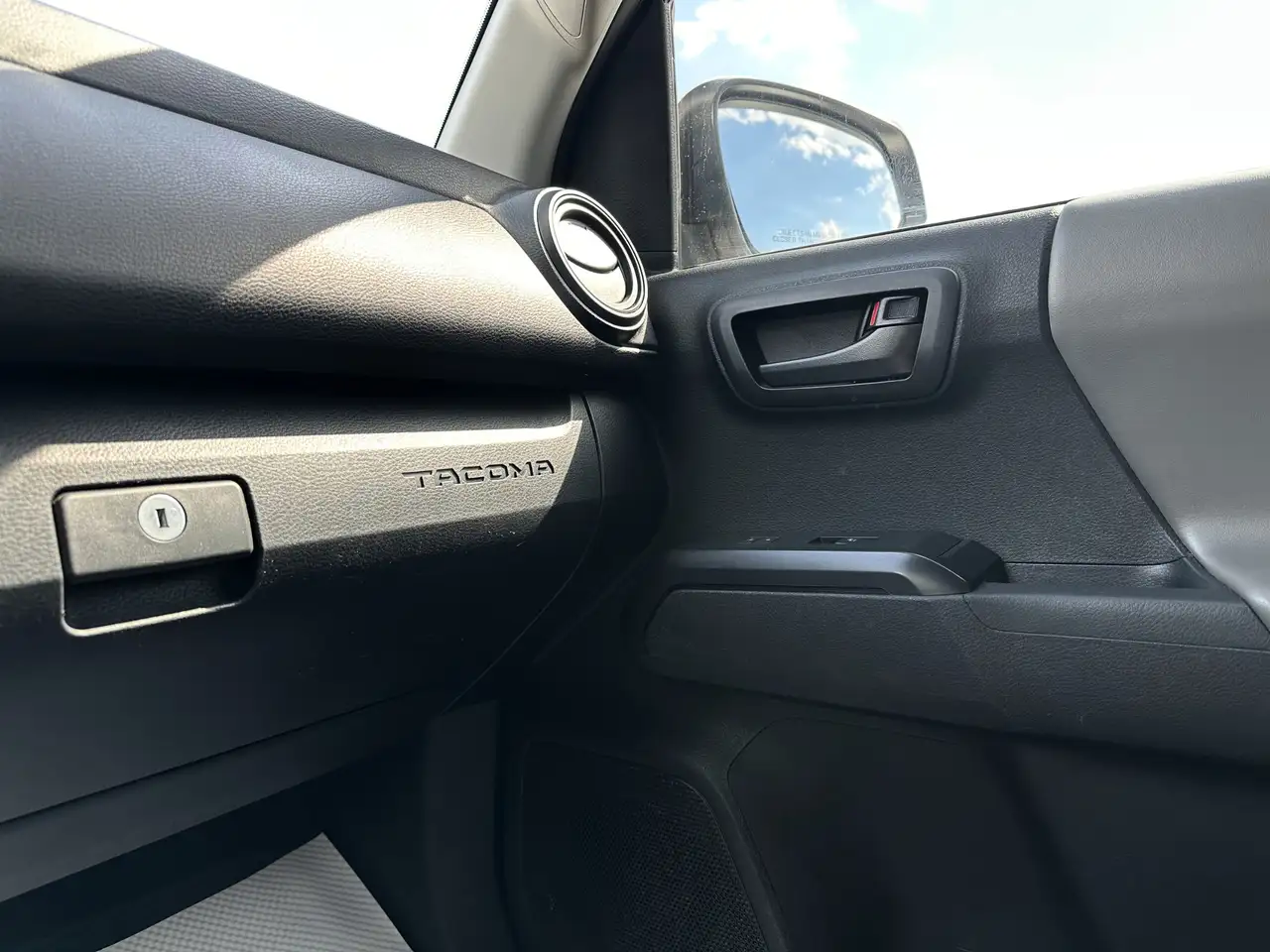 Toyota Tacoma снимка Toyota Tacoma