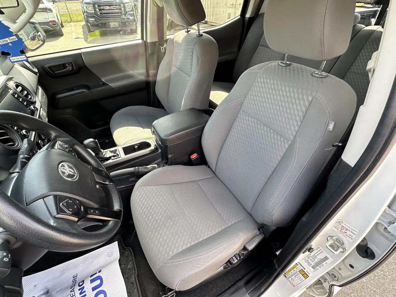 Toyota Tacoma снимка Toyota Tacoma