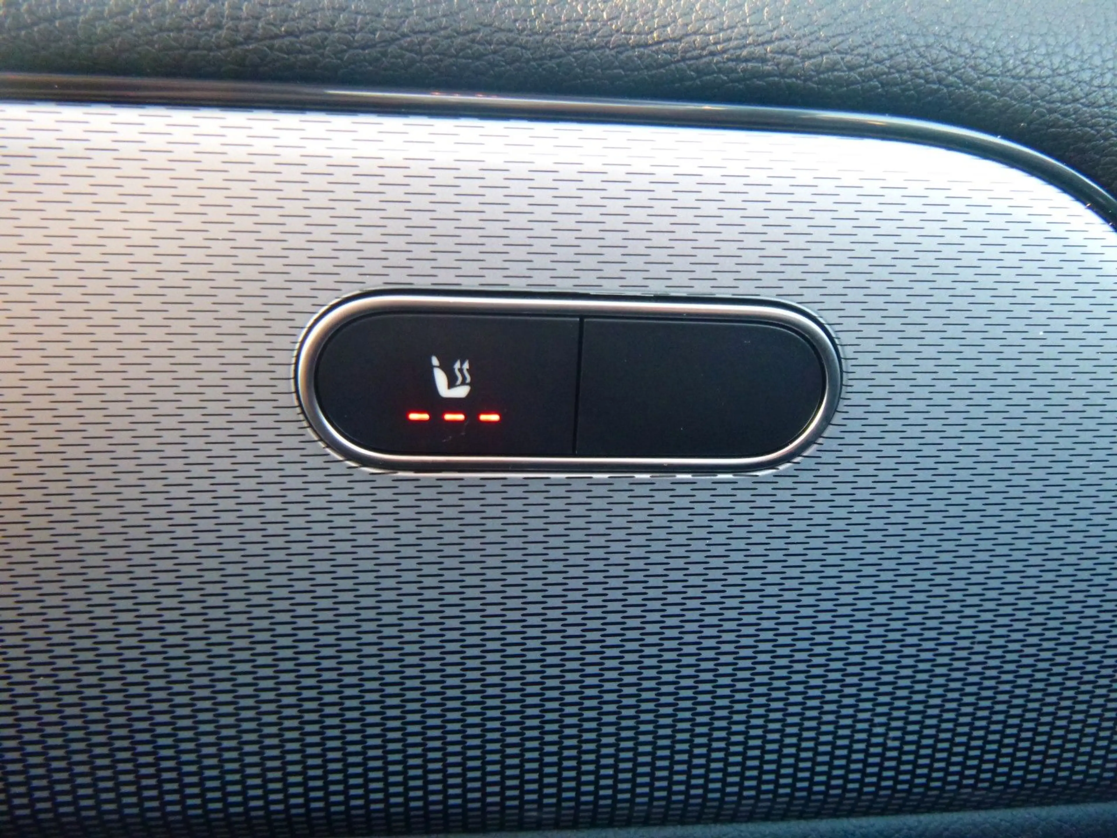 Mercedes-Benz GLA 200 AUT/LED/NAV/SHZ/Teilleder — photo 10