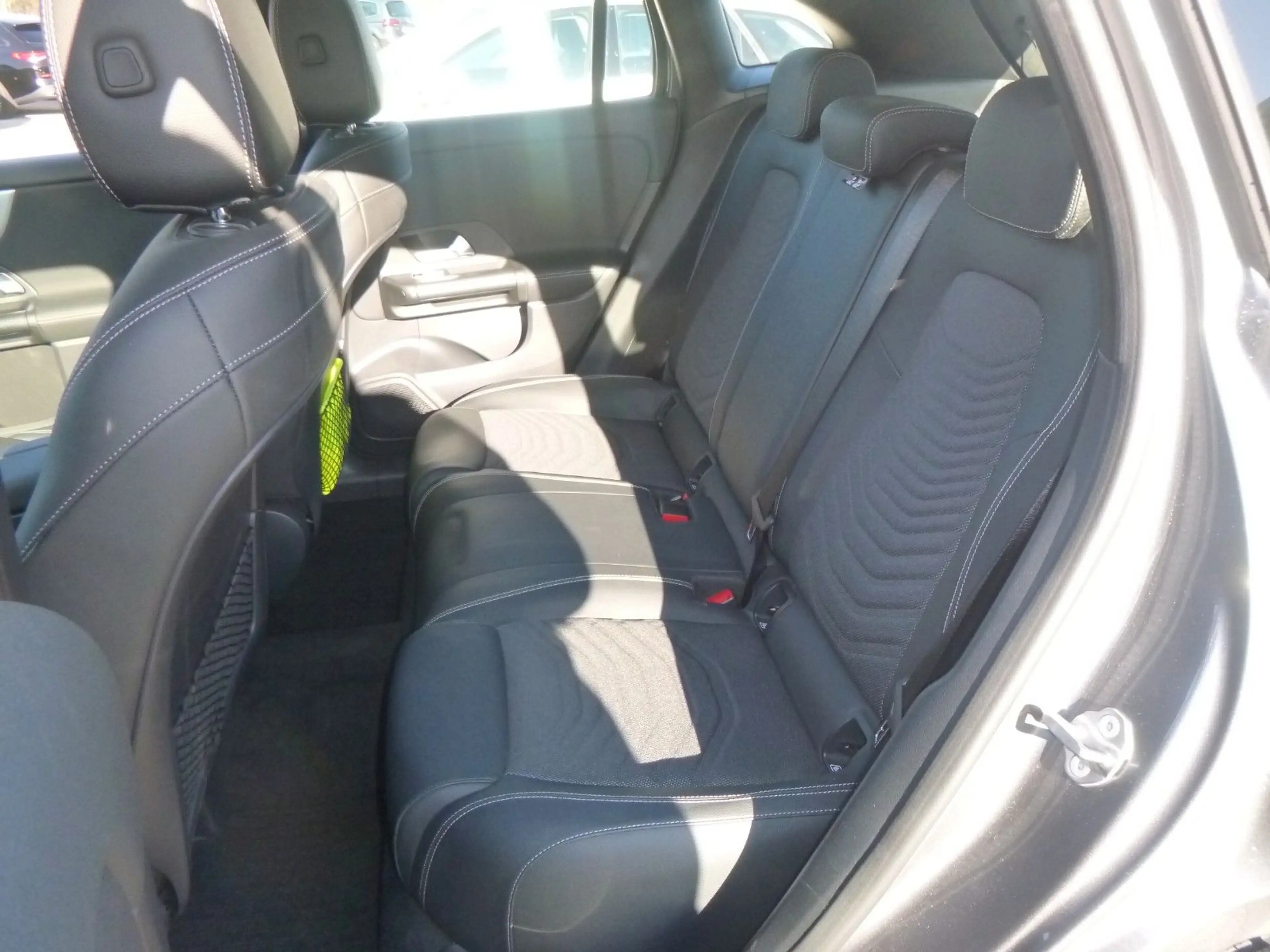 Mercedes-Benz GLA 200 AUT/LED/NAV/SHZ/Teilleder — photo 11