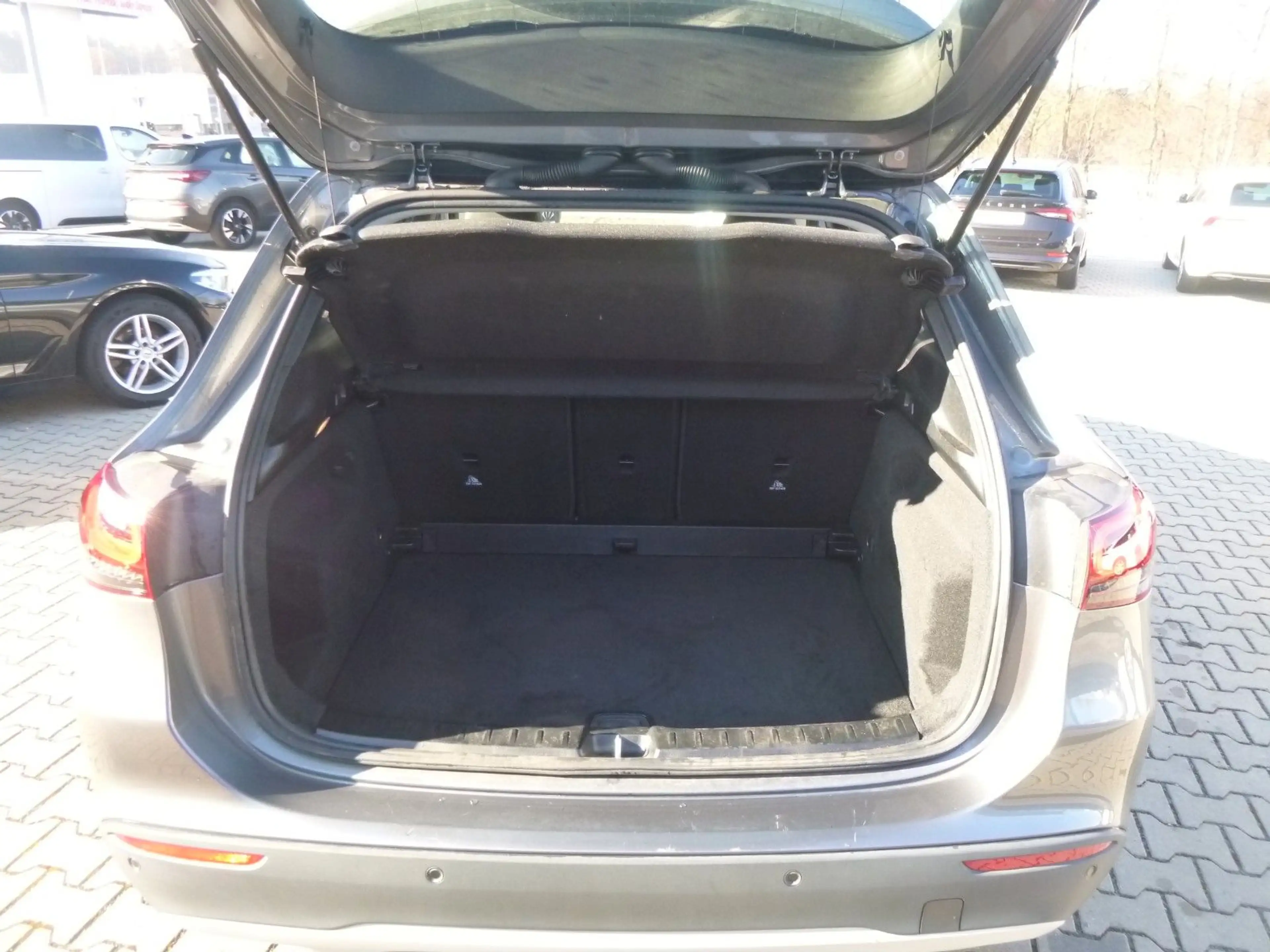 Mercedes-Benz GLA 200 AUT/LED/NAV/SHZ/Teilleder — photo 8