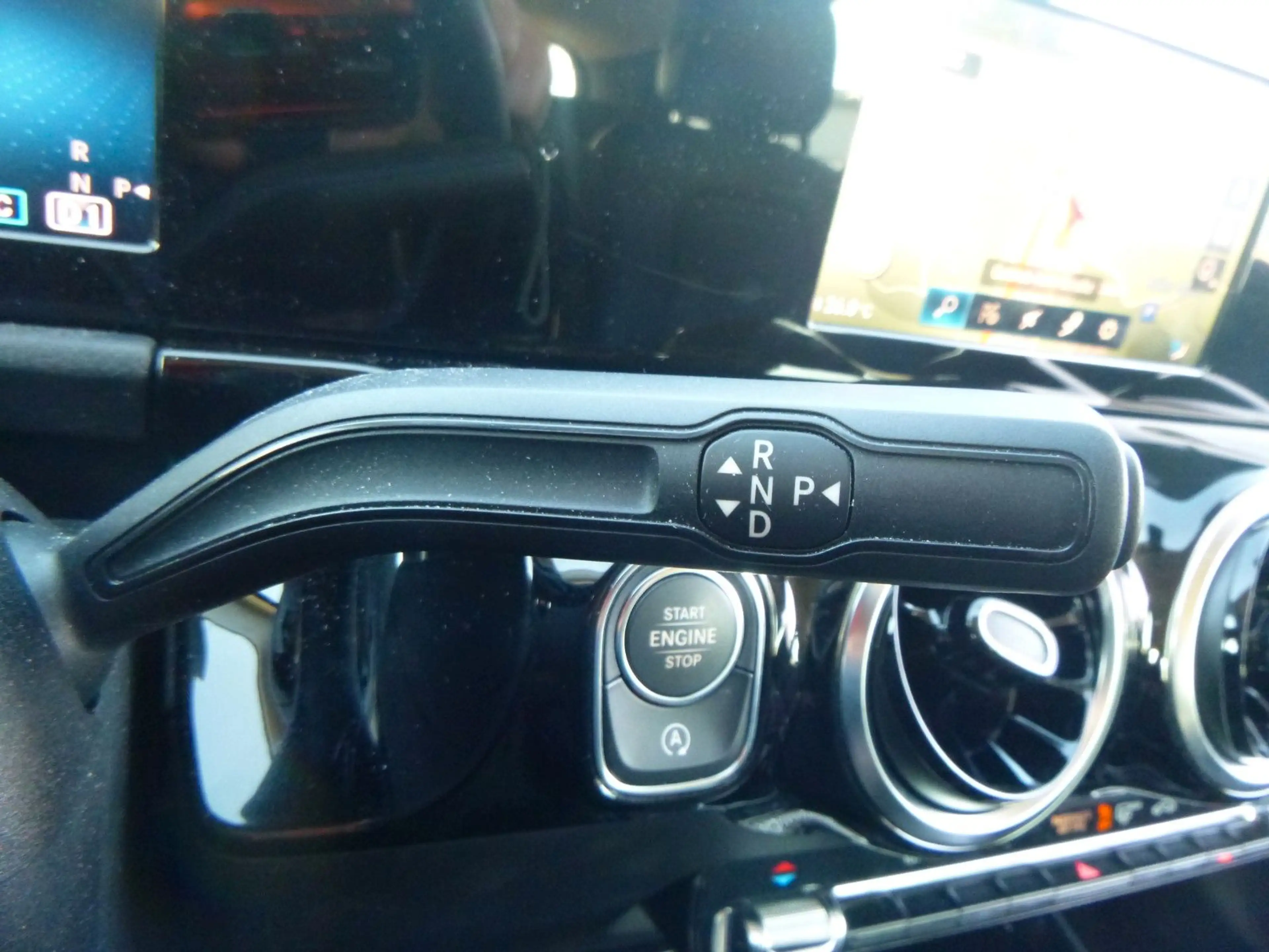 Mercedes-Benz GLA 200 AUT/LED/NAV/SHZ/Teilleder — photo 15