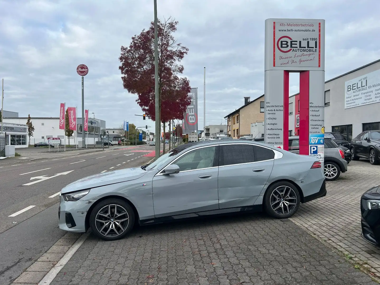 BMW 520 d xDrive M Sport Pano H&K 1.Hand Grau - 2