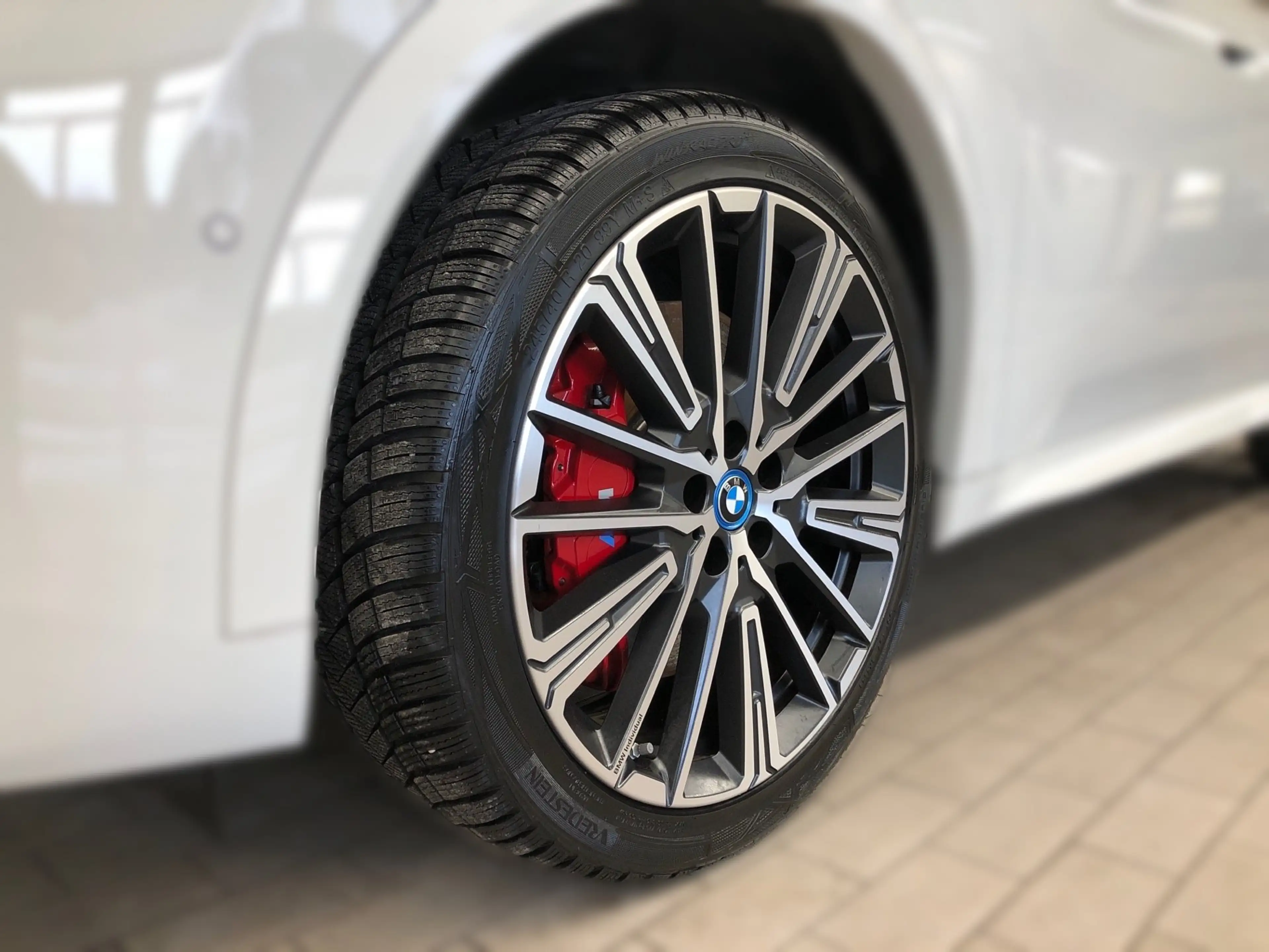 BMW iX2 xDrive30 — photo 3