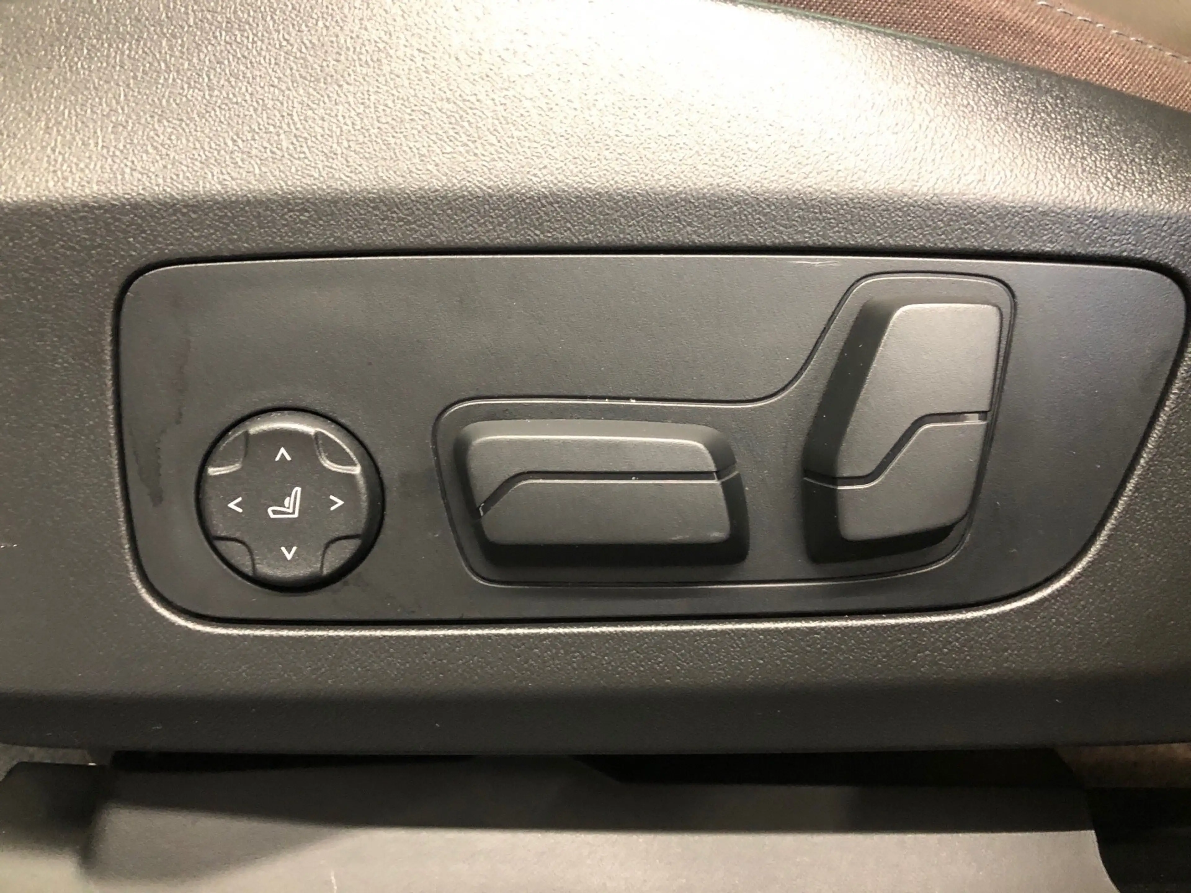 BMW iX2 xDrive30 — photo 6