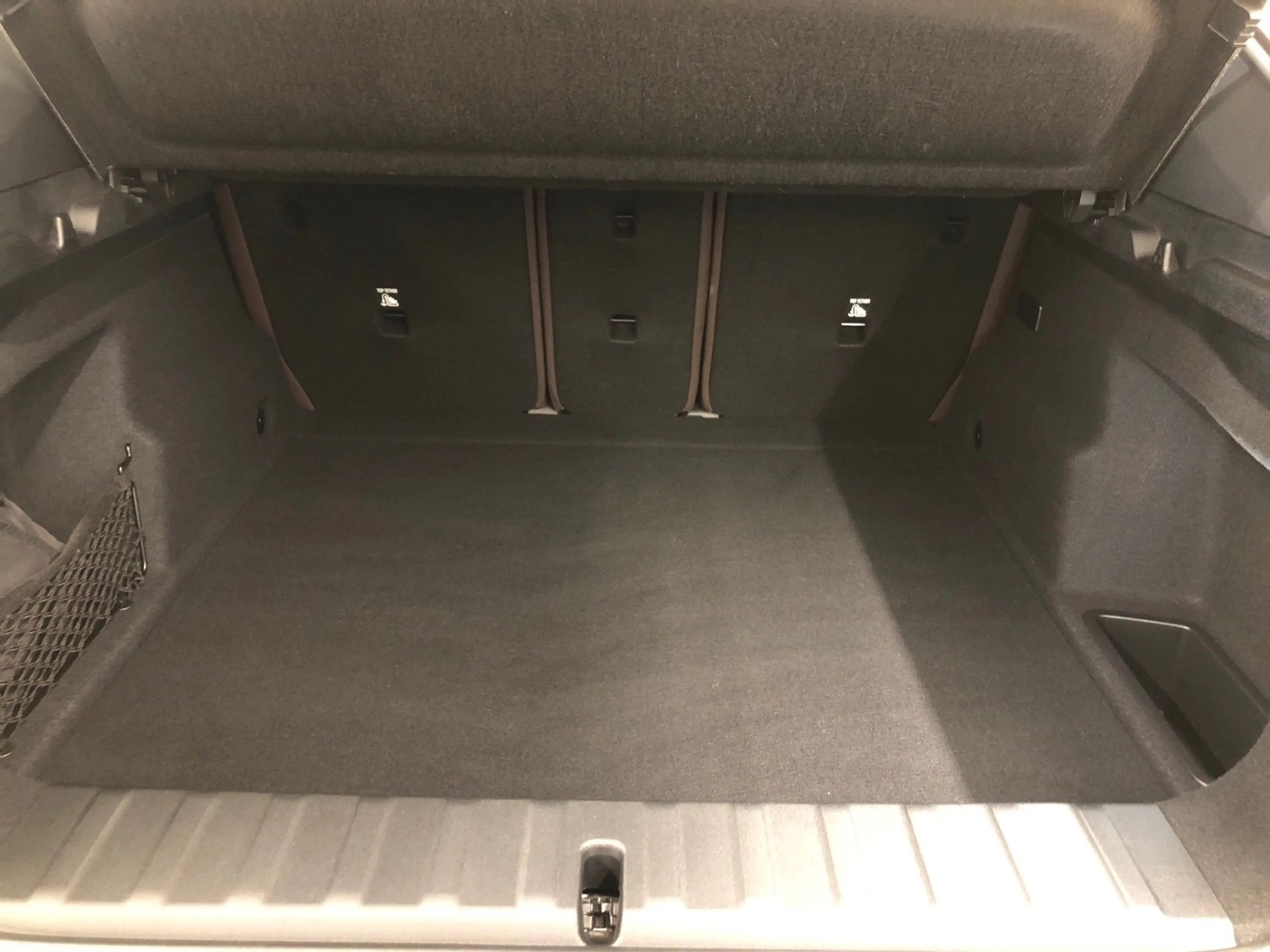 BMW iX2 xDrive30 — photo 11