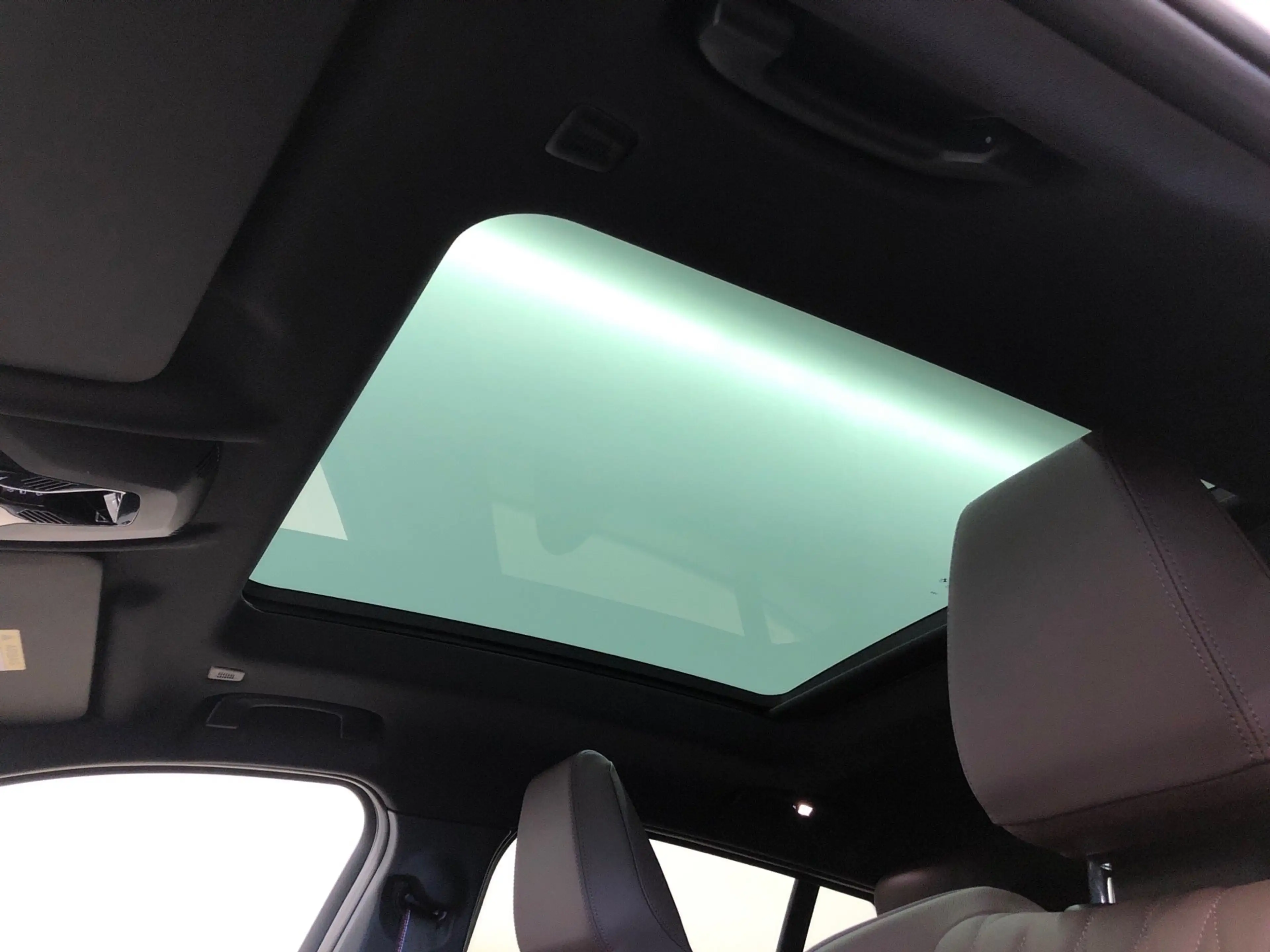 BMW iX2 xDrive30 — photo 13