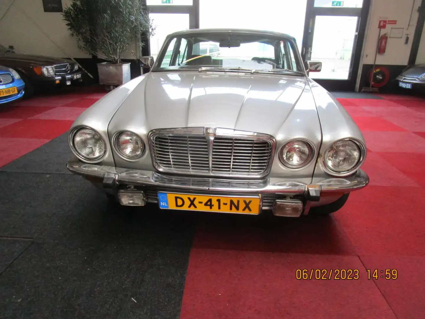 Jaguar XJ 6 4.2 series 2 longwiel siva - 2