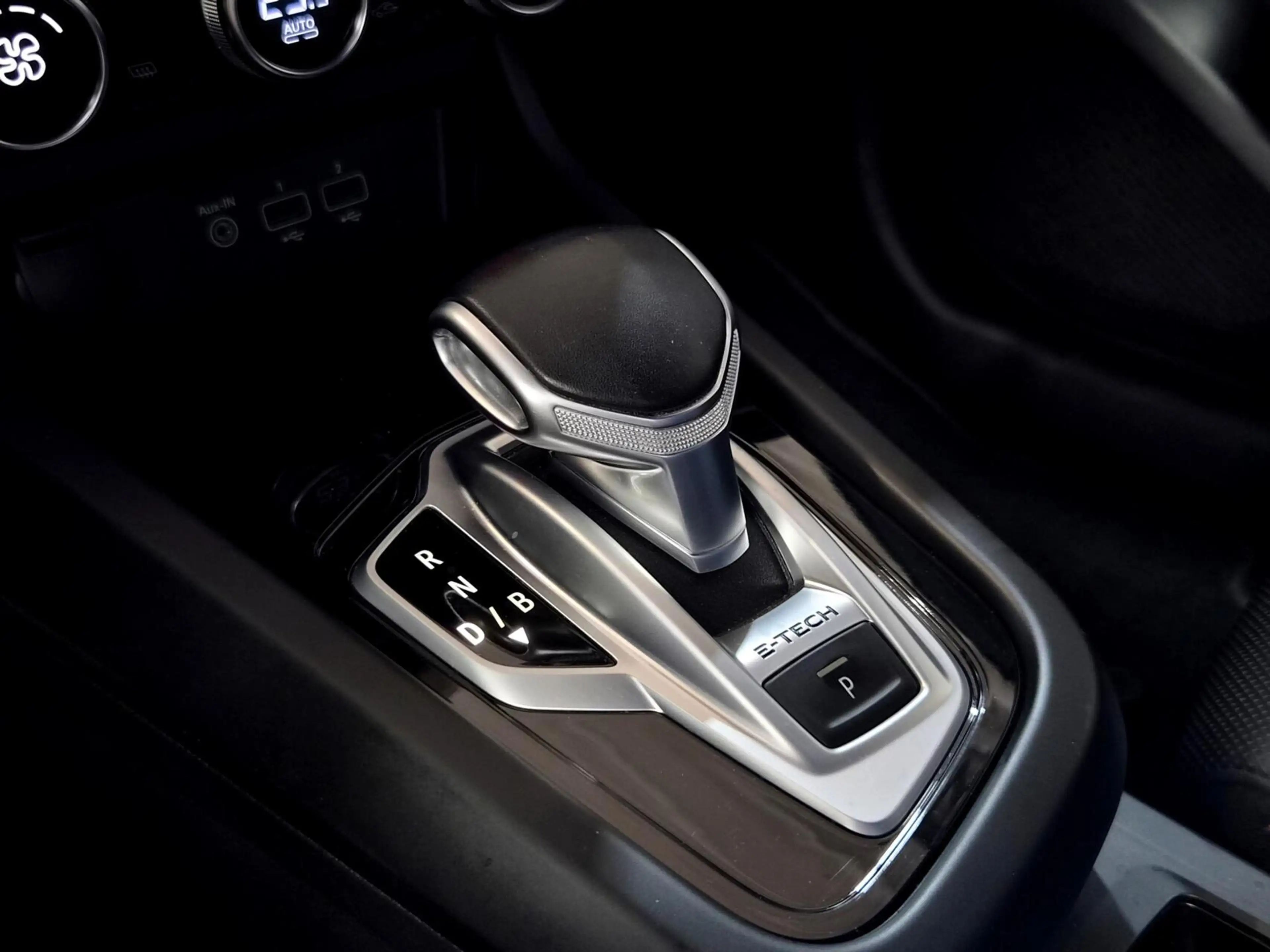 Renault Arkana 1.6 E-Tech Hybrid 145 R.S. Line — photo 14