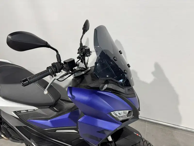 Aprilia SR GT 200 - foto 2