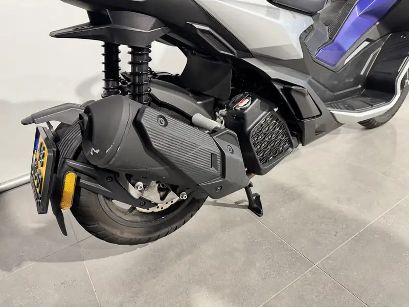 Aprilia SR GT 200 - foto 4