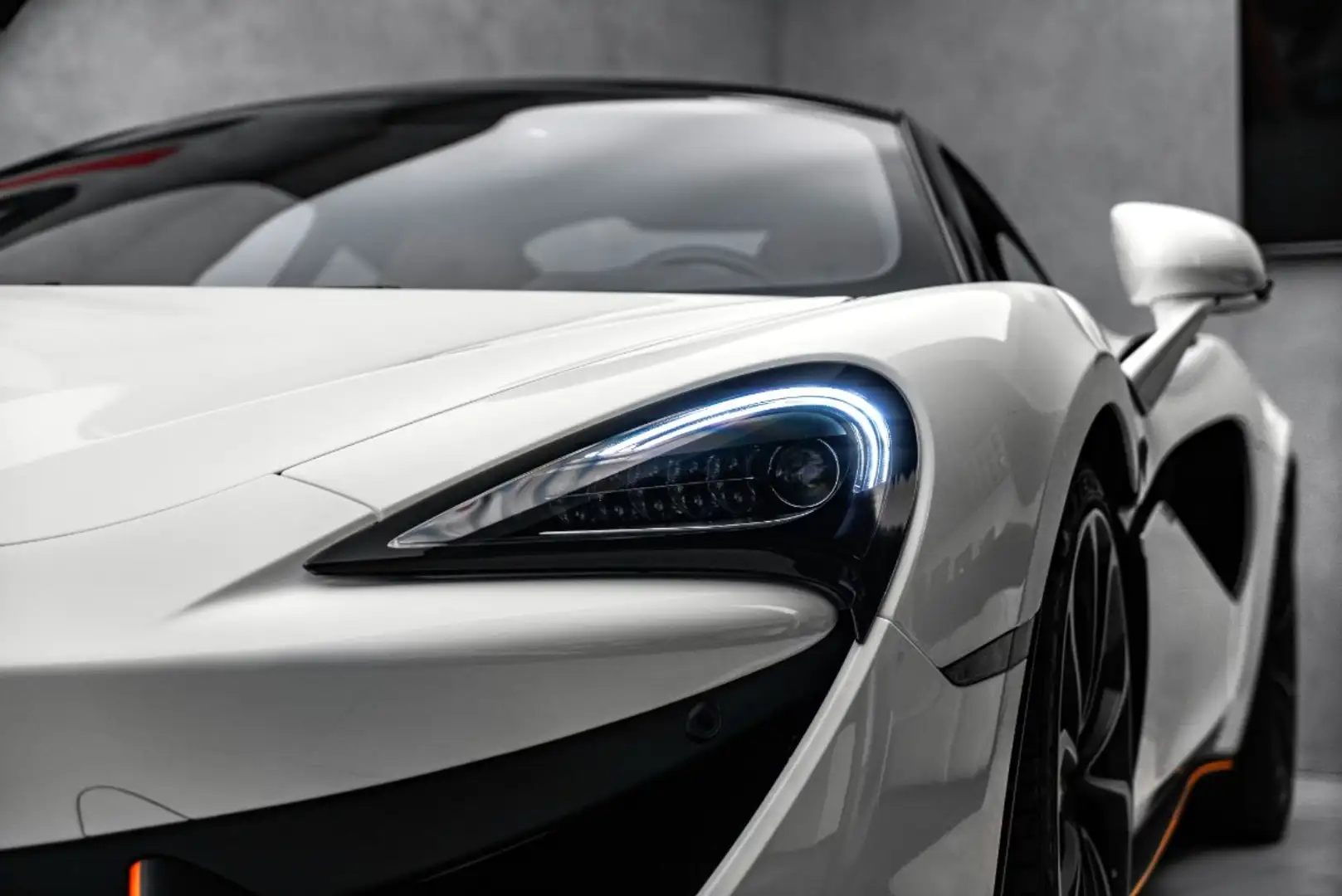 McLaren 540C 3.8 V8 Biturbo 540 ch - Carbone Blanco - 2
