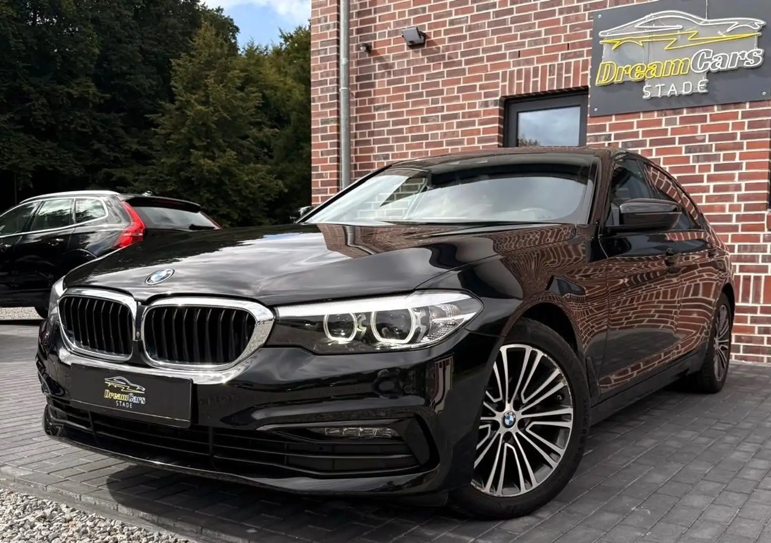 BMW 520 d M-Paket Sport Line Schiebedach*Massage*360° Noir - 1