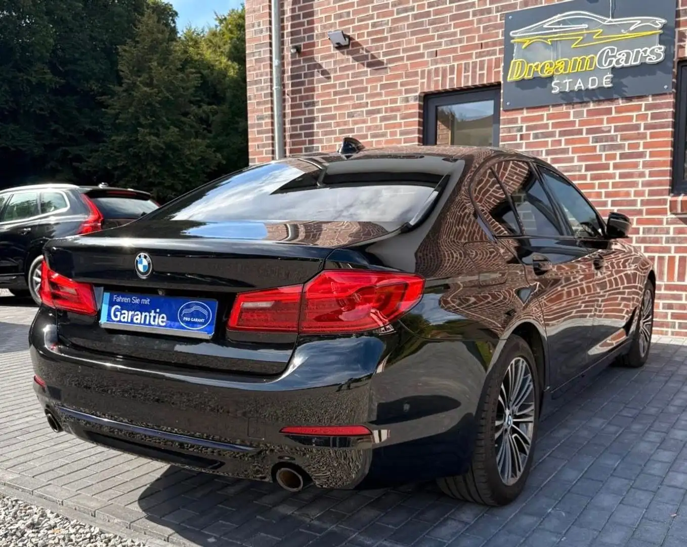 BMW 520 d M-Paket Sport Line Schiebedach*Massage*360° Noir - 2