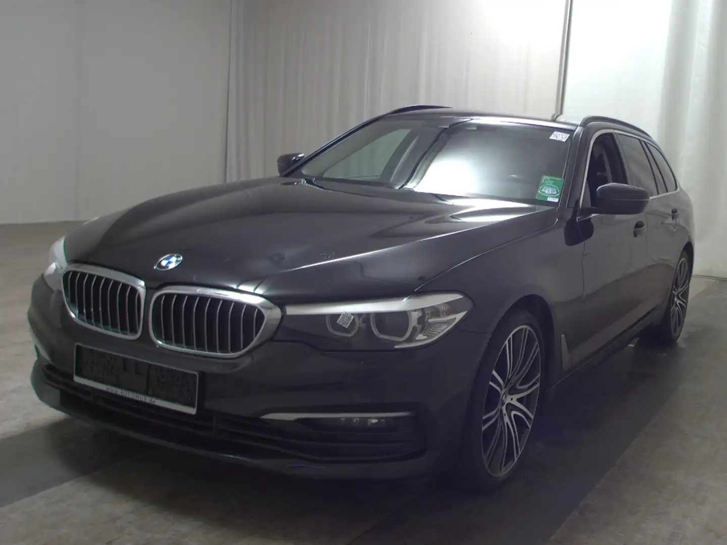 BMW 530 d Touring Navi LED el.Heck LC+ LM Schwarz - 2