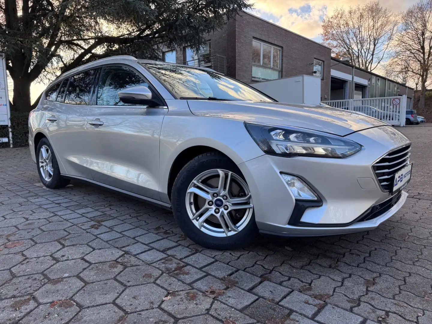 Ford Focus FOCUS TURNIER KAMERA STANDHEIZUNG LED AHK SPURP. Silber - 1