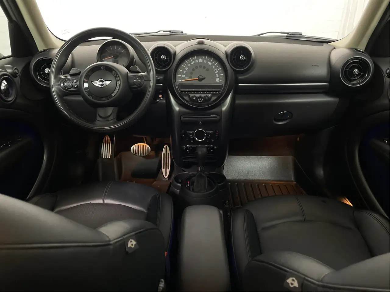 MINI Cooper Countryman снимка MINI Cooper Countryman